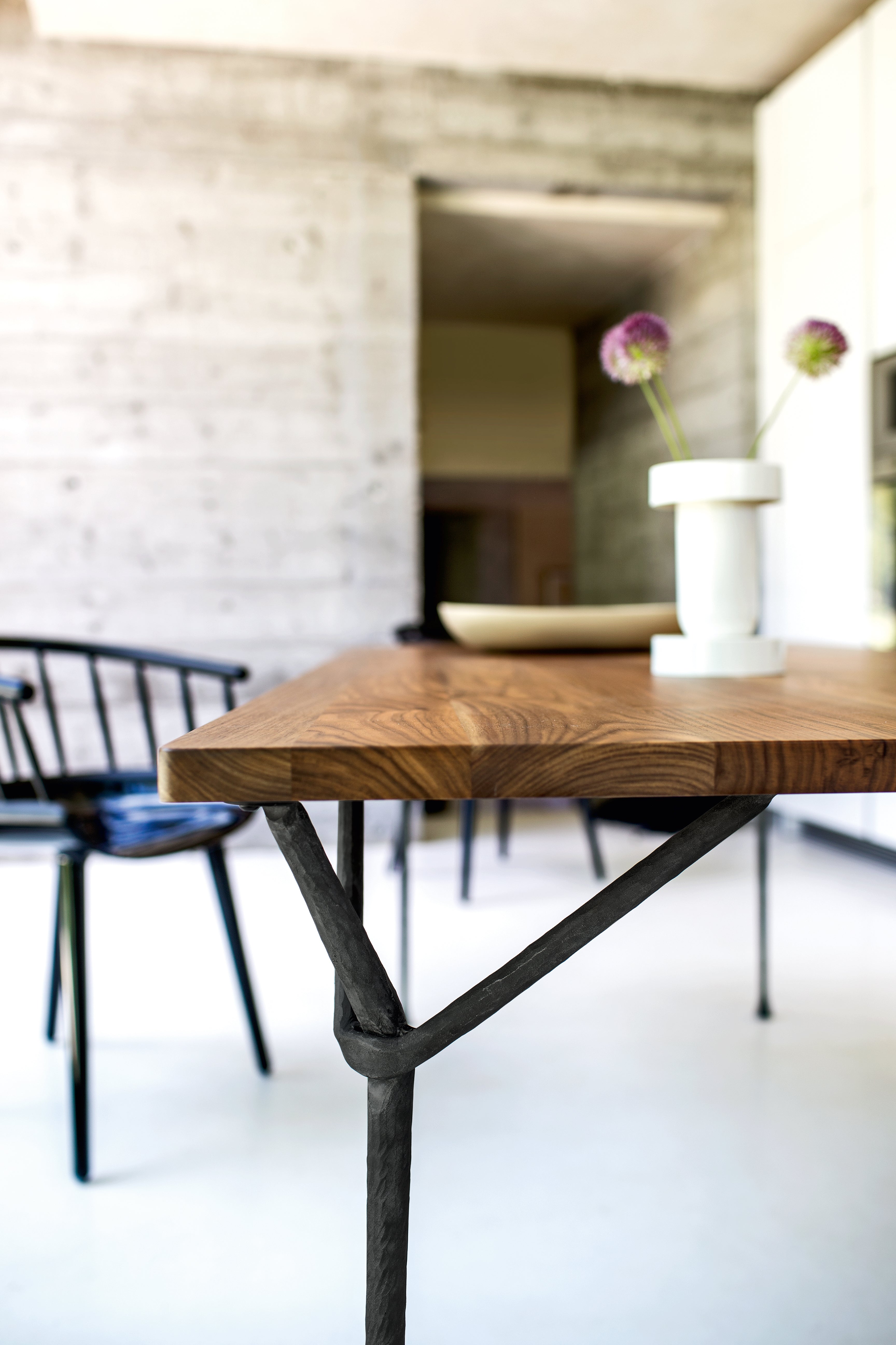 OFFICINA walnut wood table with anthracite base