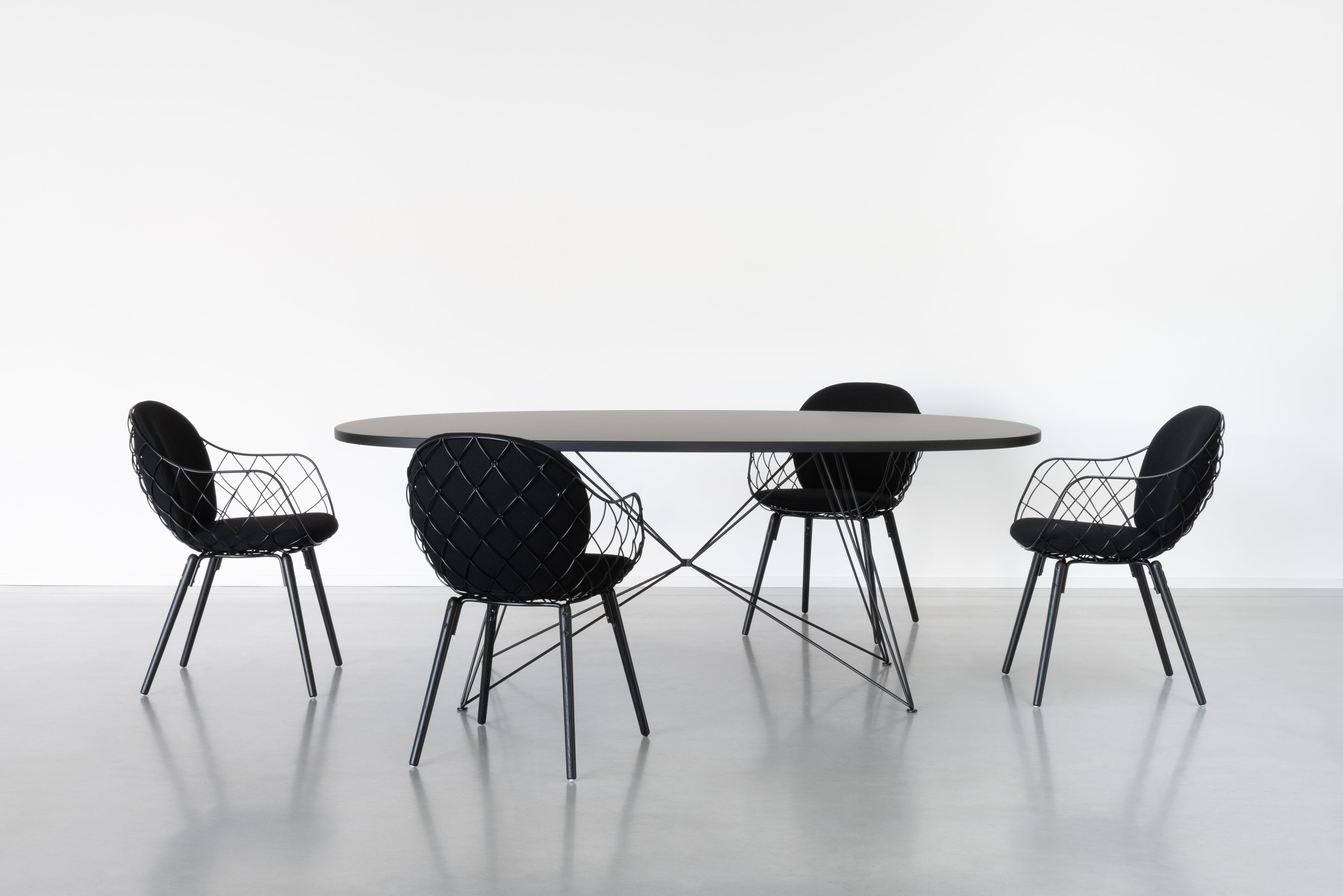 PIÑA chair black leather with ash base
