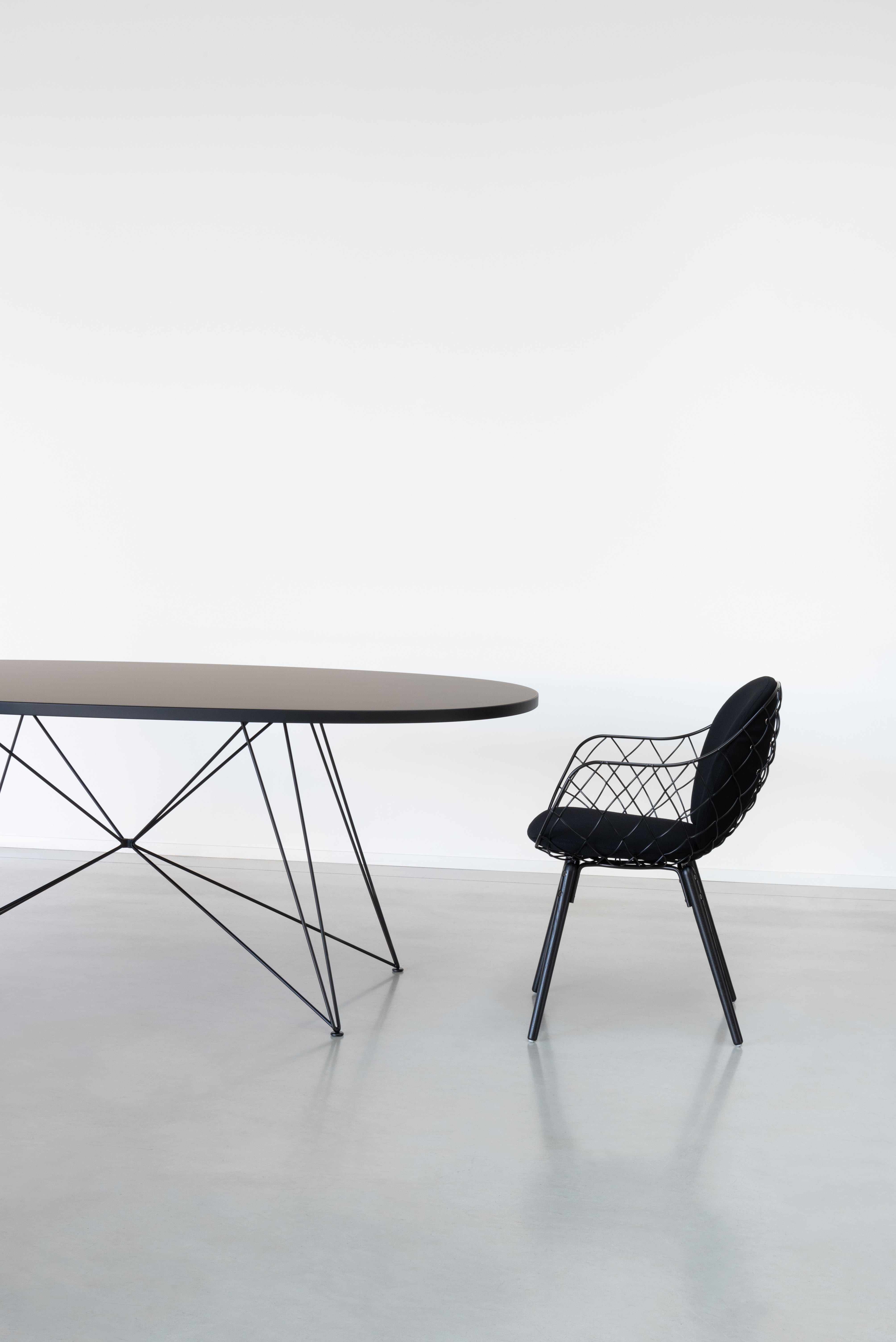 PIÑA chair black leather with ash base