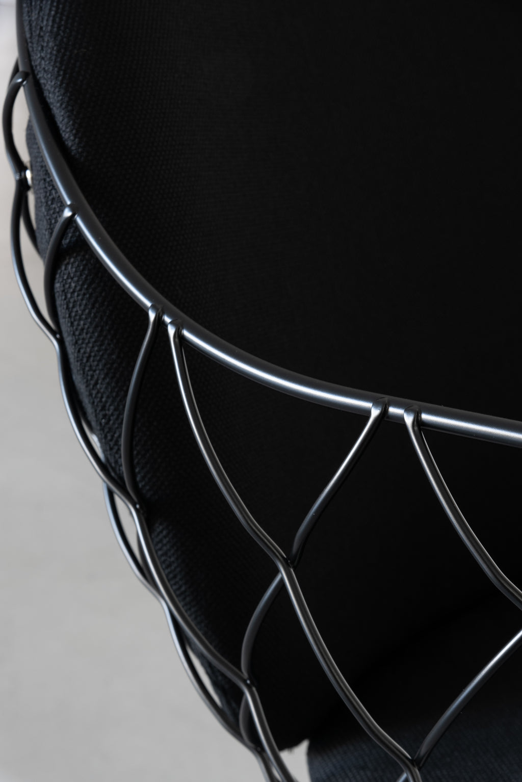 PIÑA chair black leather with ash base