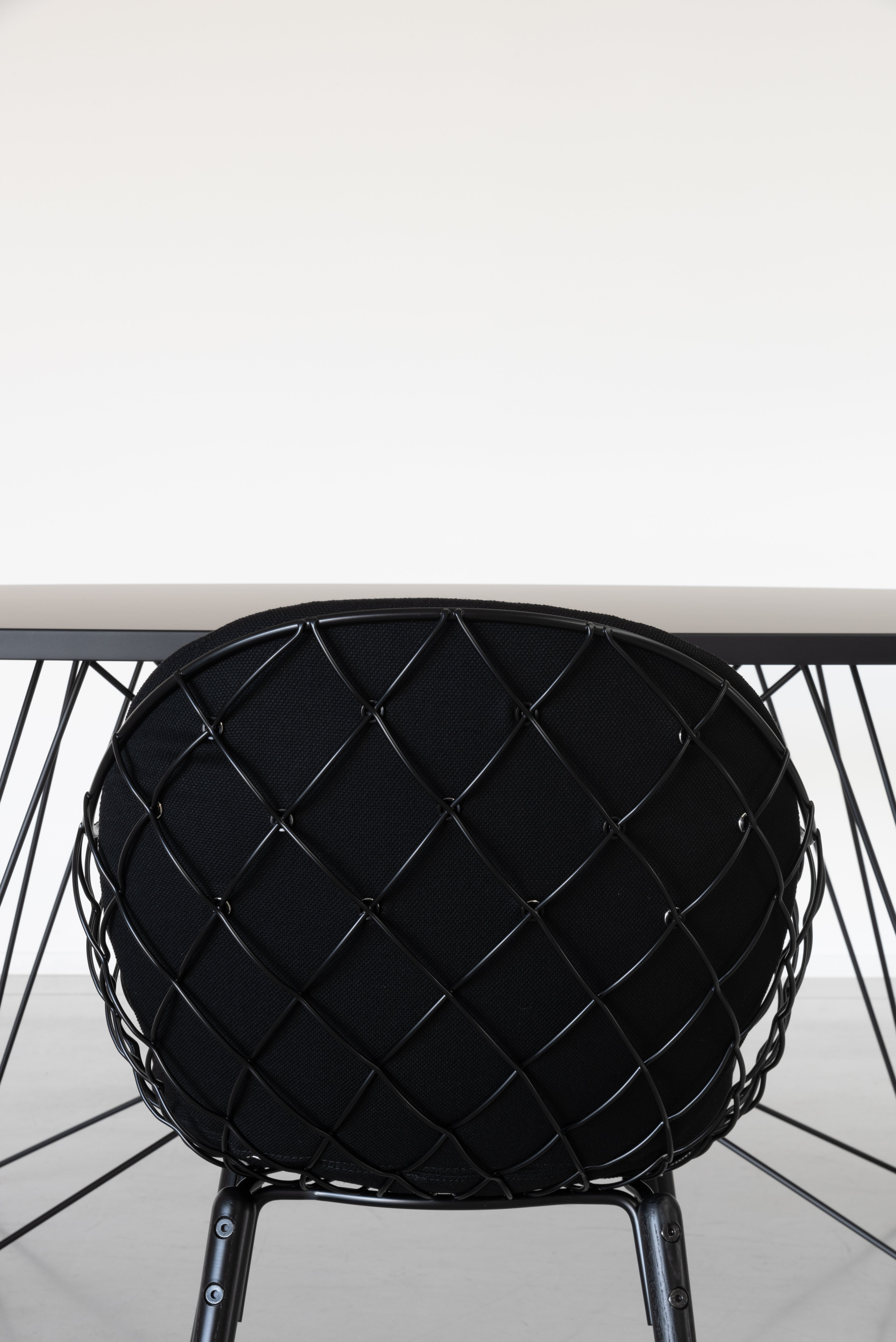PIÑA chair black leather with ash base