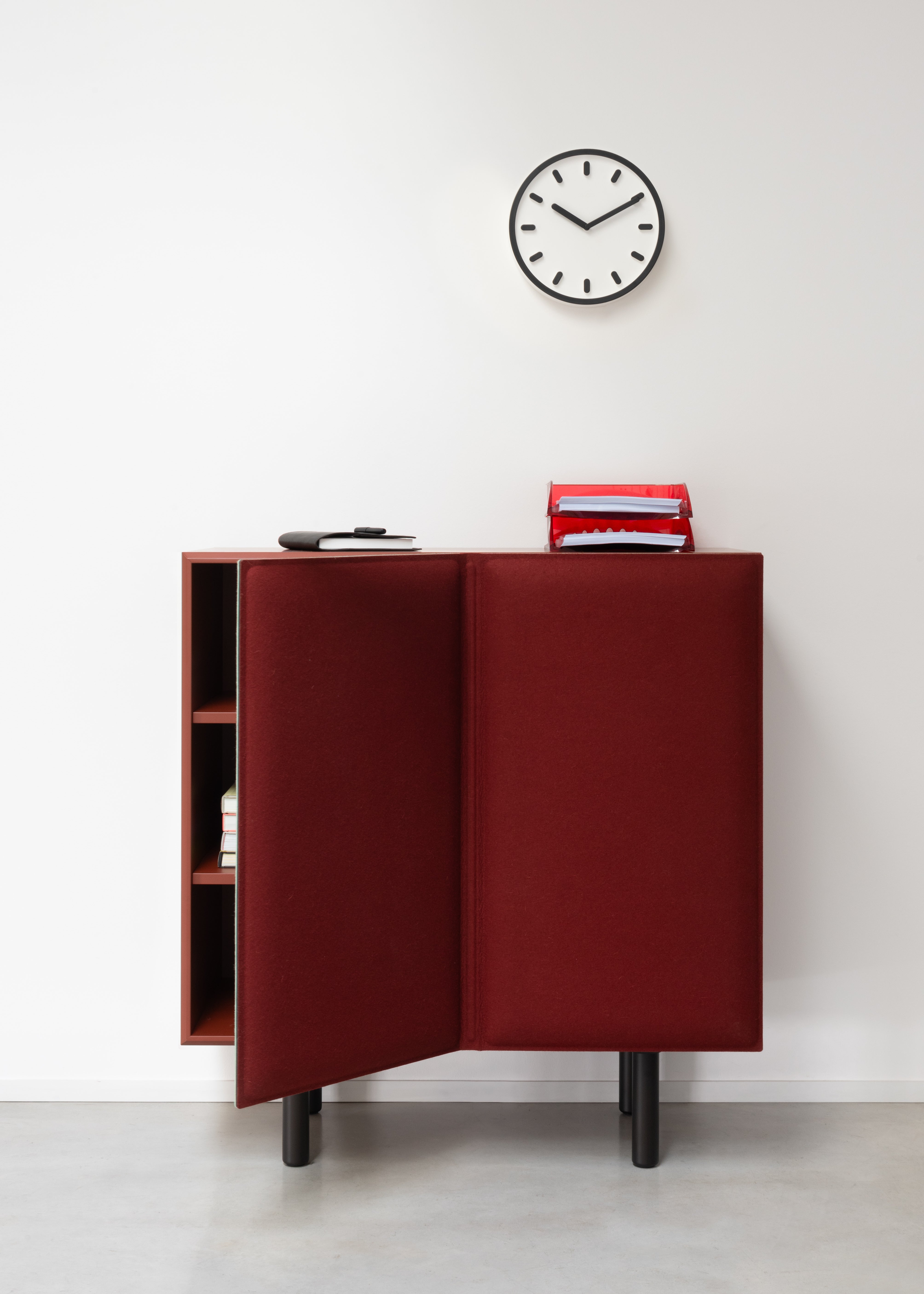 TACITO cabinet burgundy felt