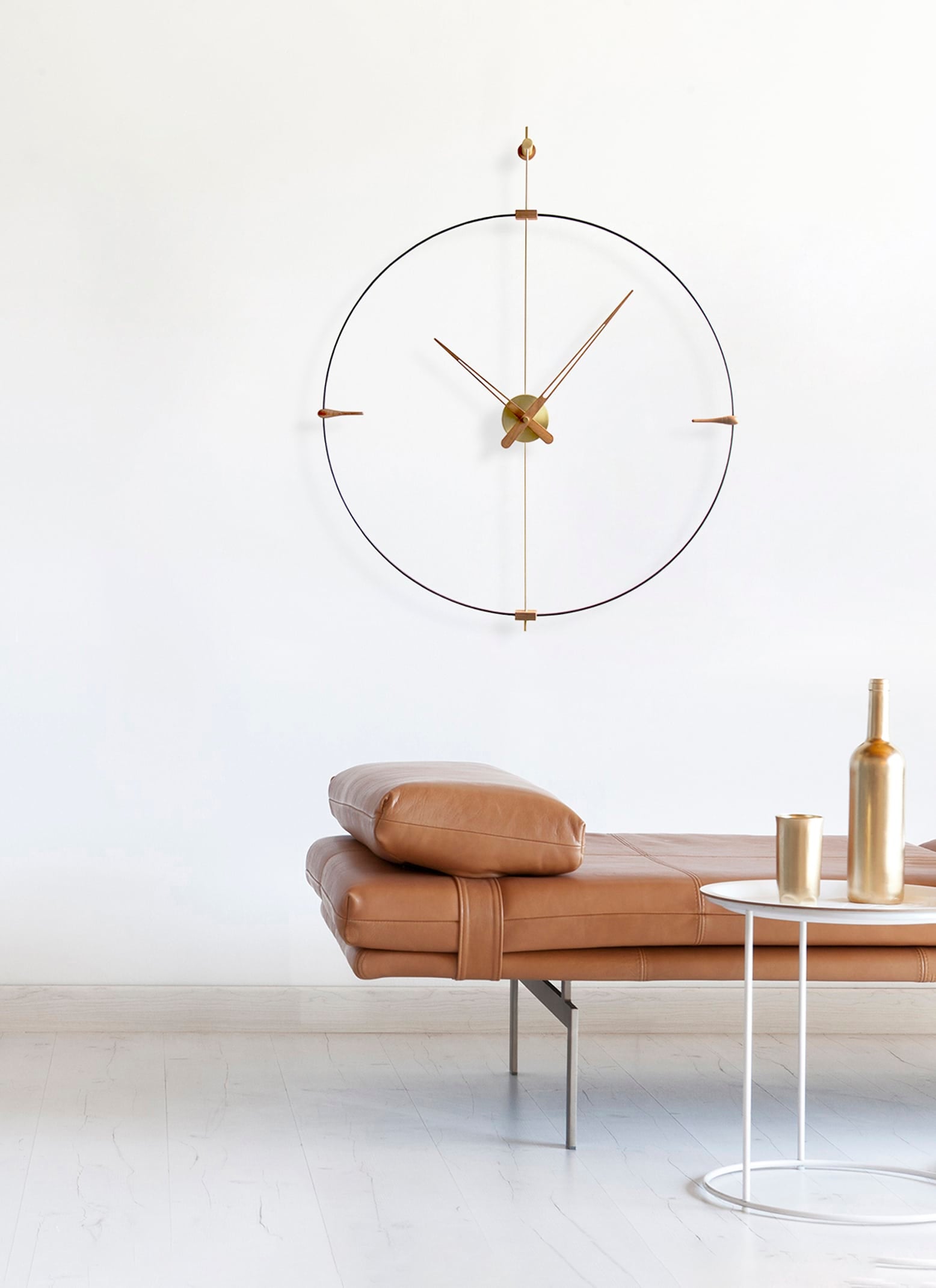 Wanduhr MINI BILBAO gold mit Schwarz