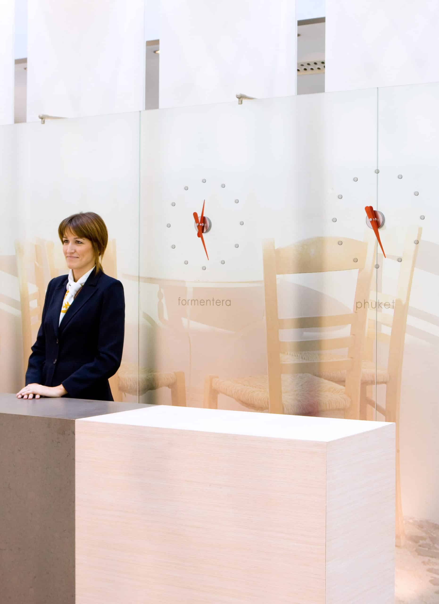 Wanduhr MINI RODON verchromt mit weißem Finish