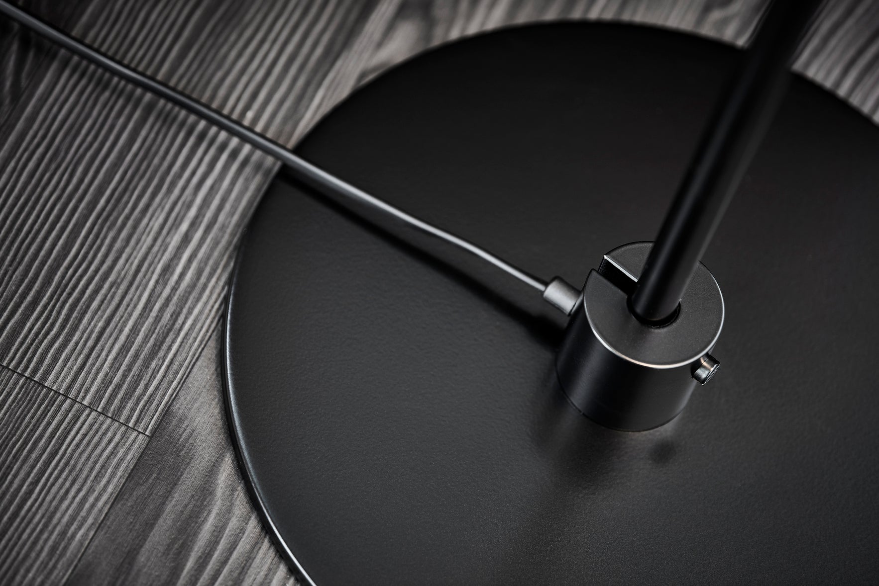 Floor lamp MODEL 368 white with black base