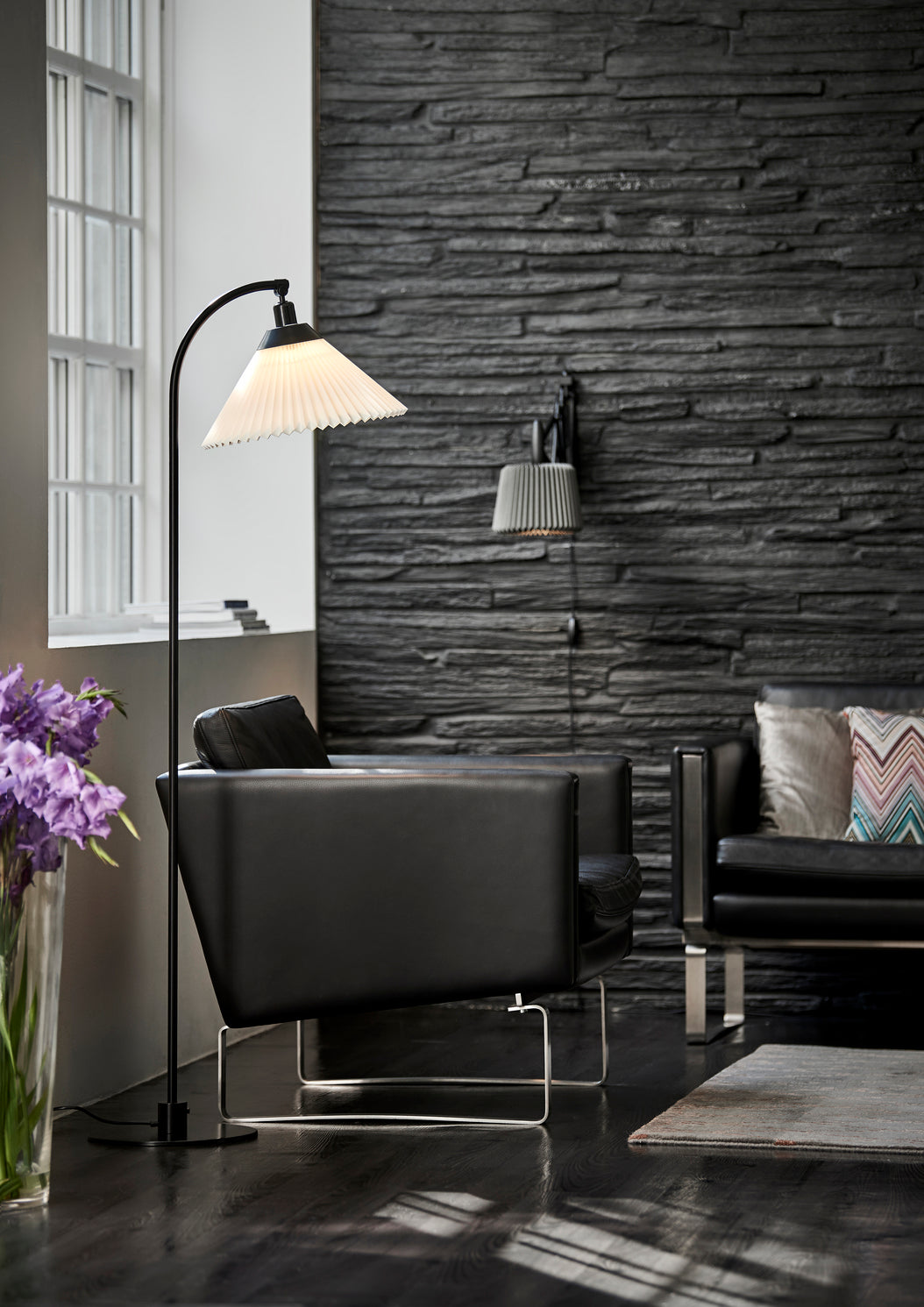 Floor lamp MODEL 368 white with black base