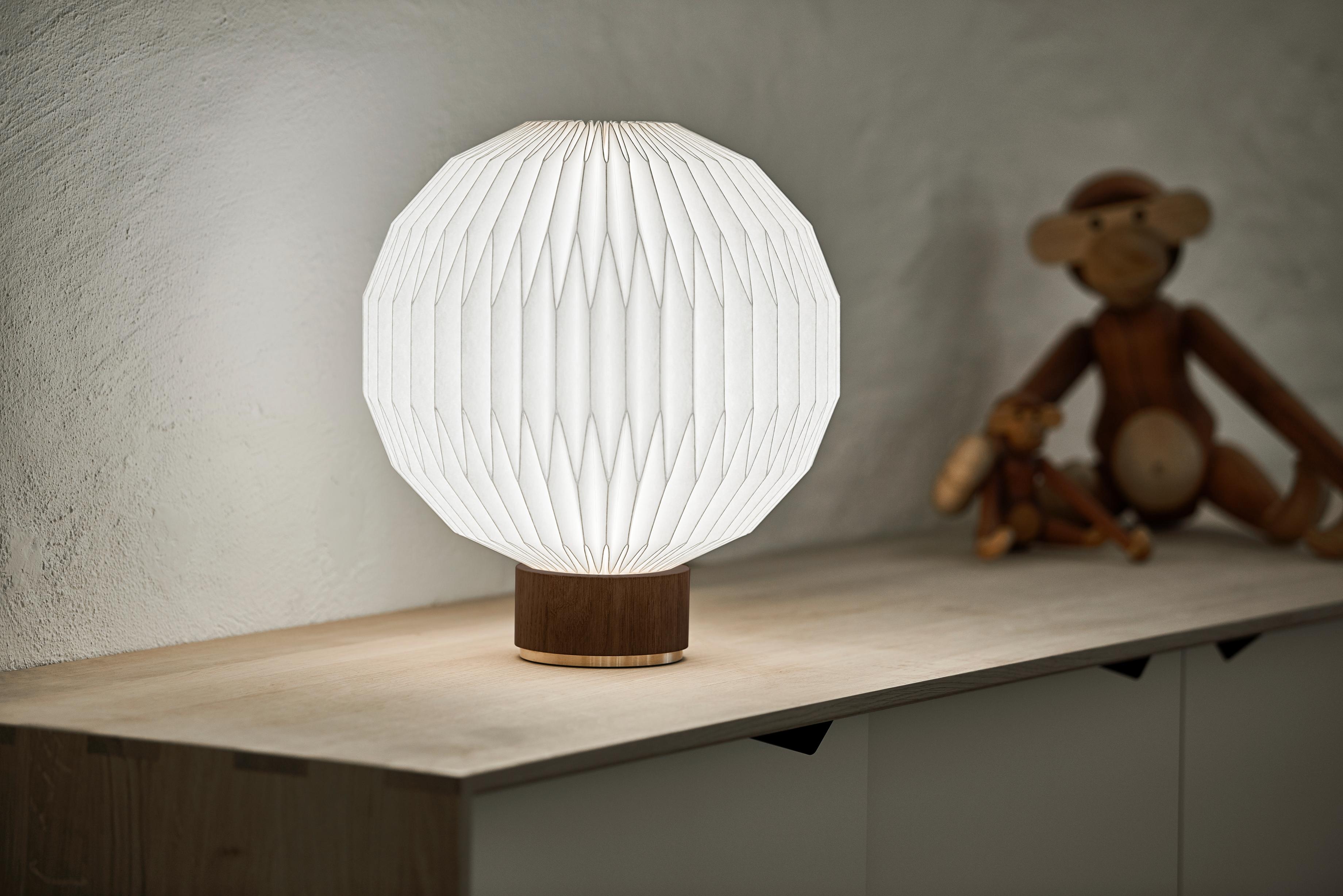 Table lamp MODEL 375 white with smoked oak base