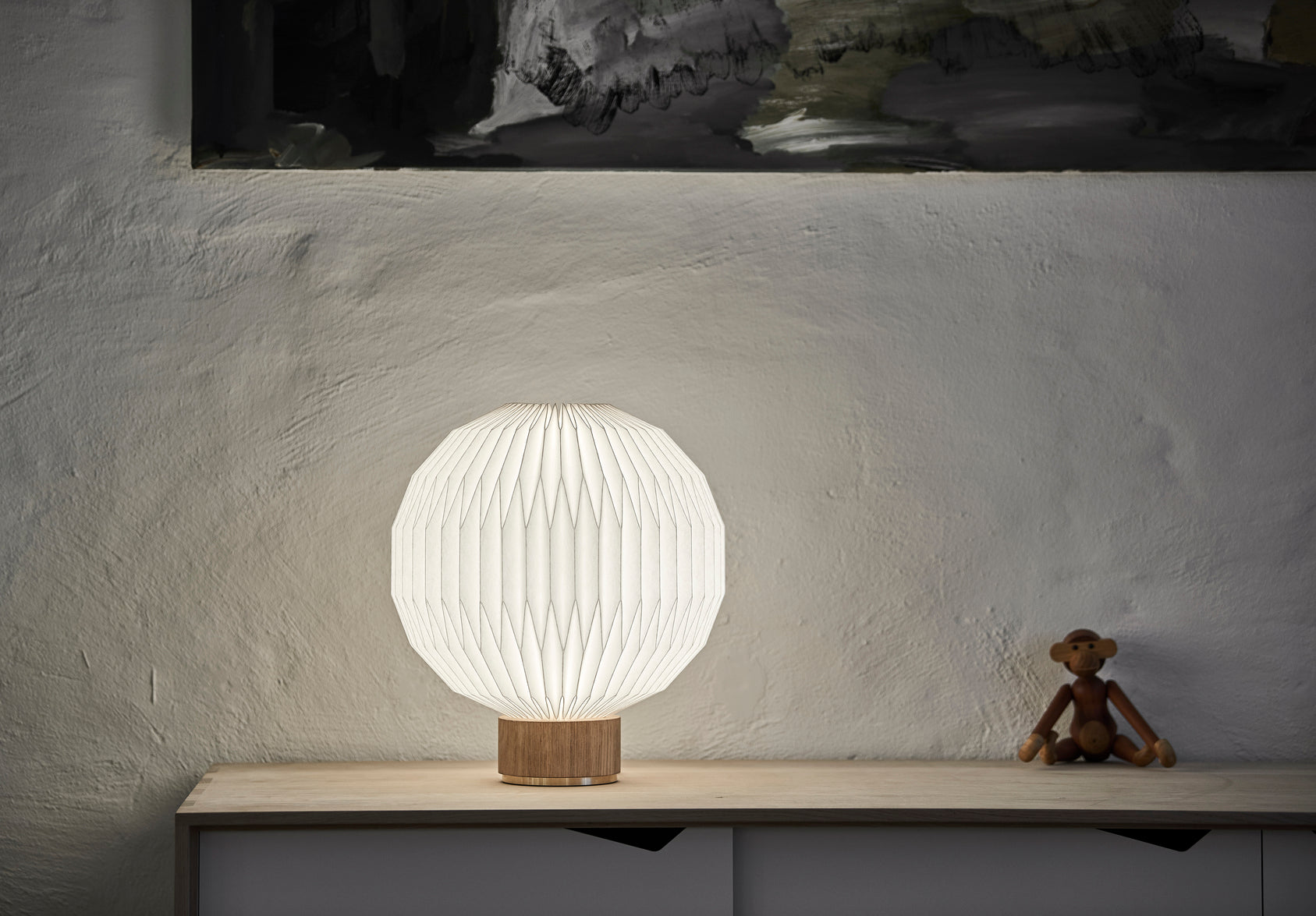 Table lamp MODEL 375 white with a light oak base