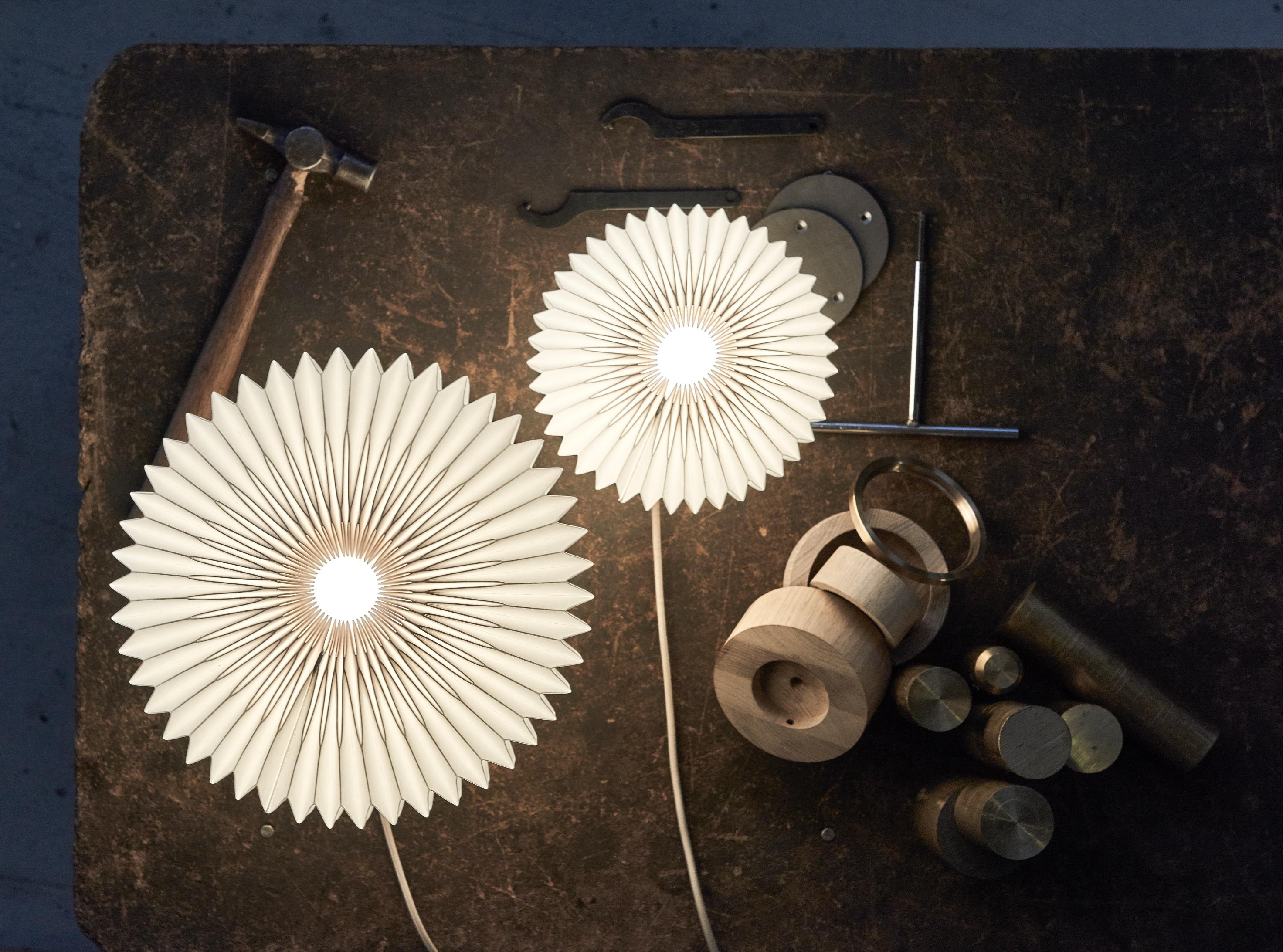 Table lamp MODEL 375 white with smoked oak base