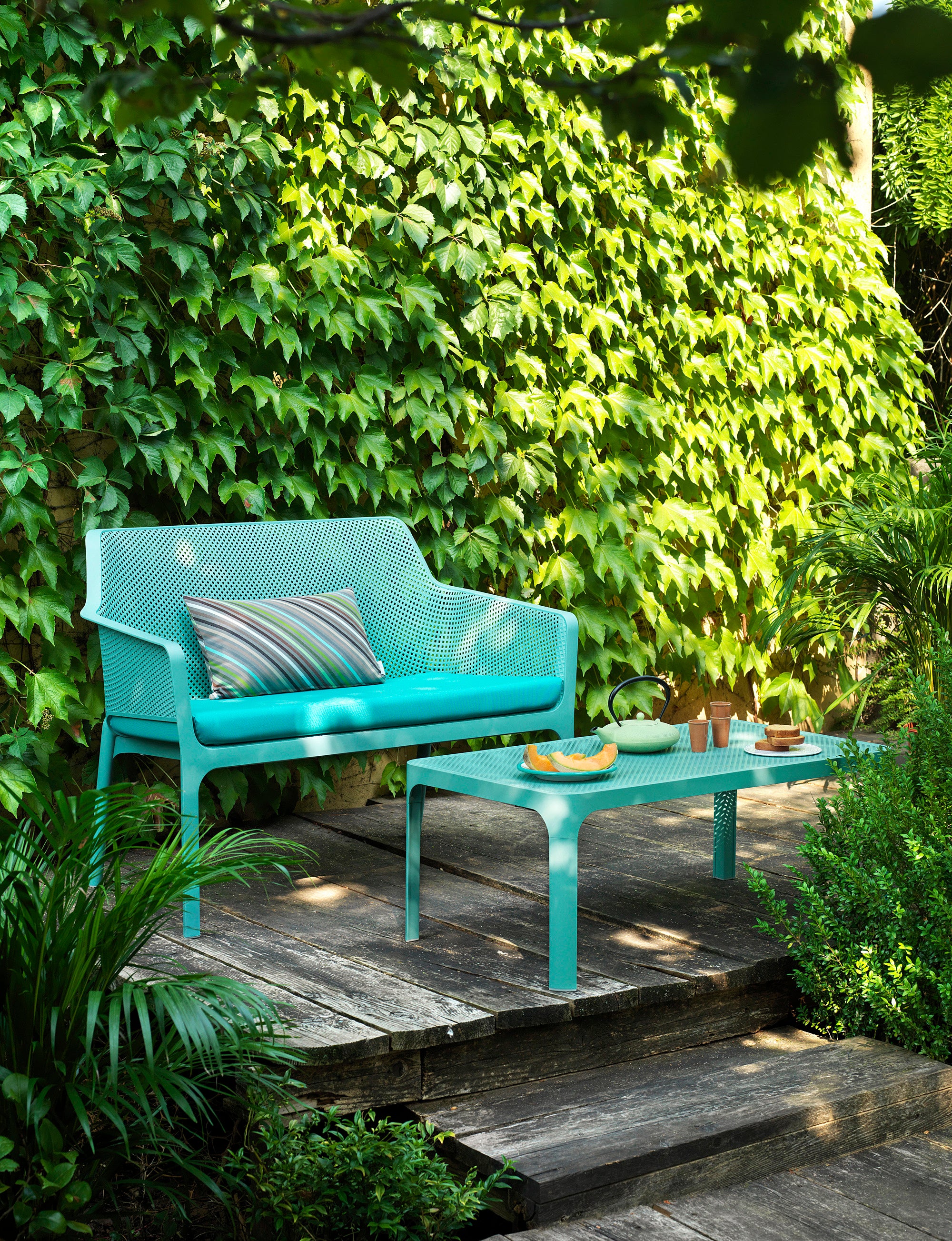 NET taupe outdoor table