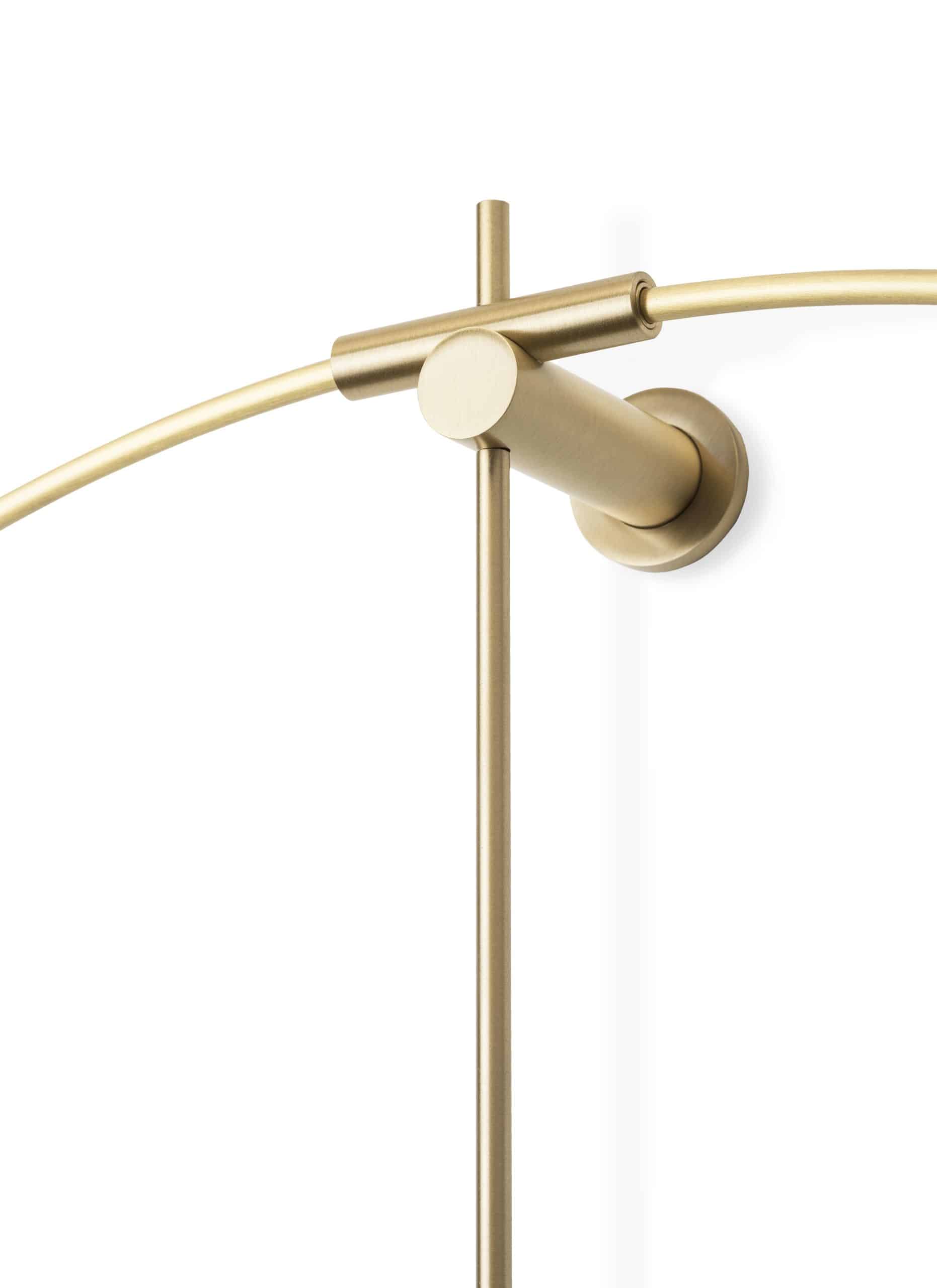 Wanduhr NEW ANDA aus Nussbaum mit Messing