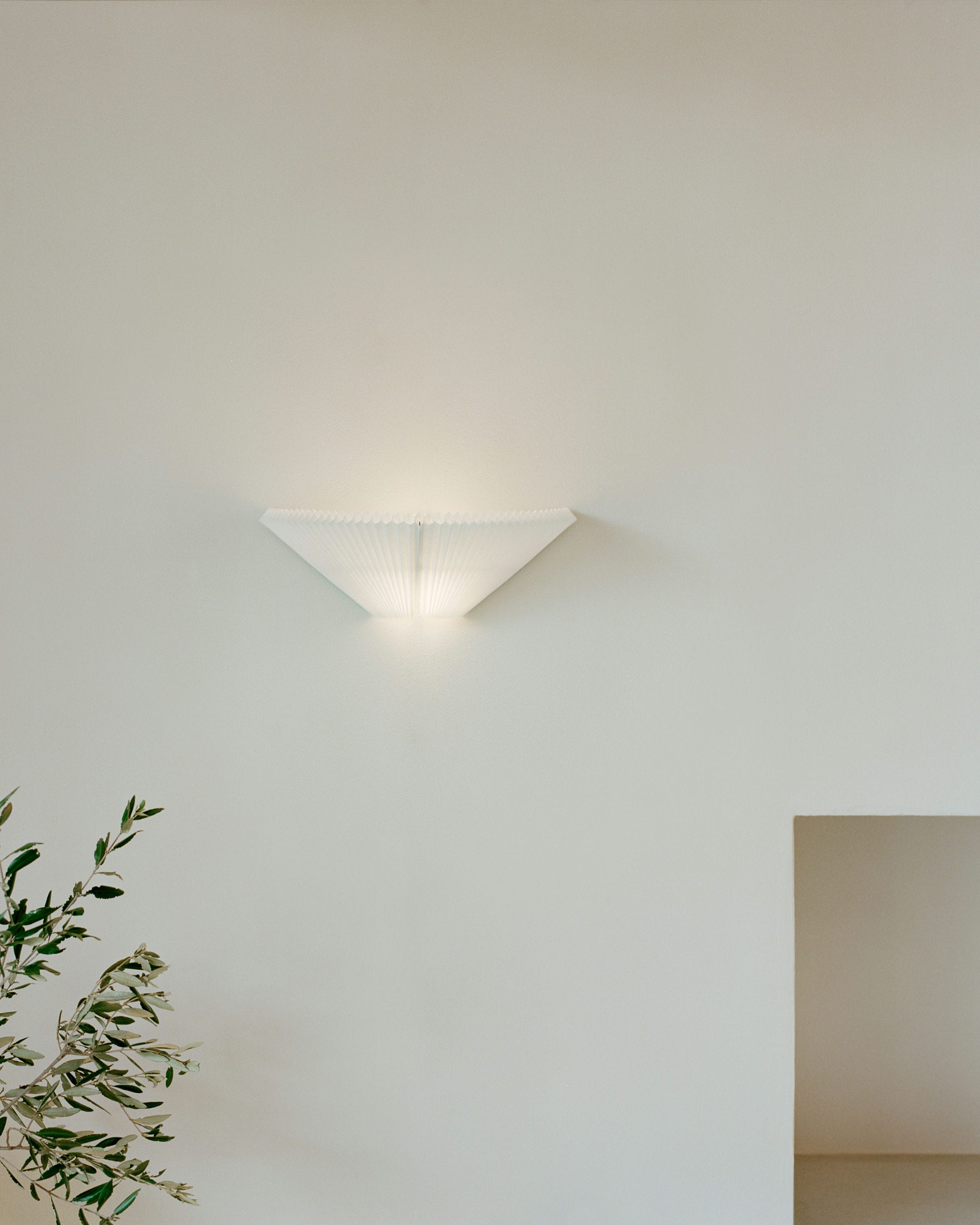 White Nebra wall lamp