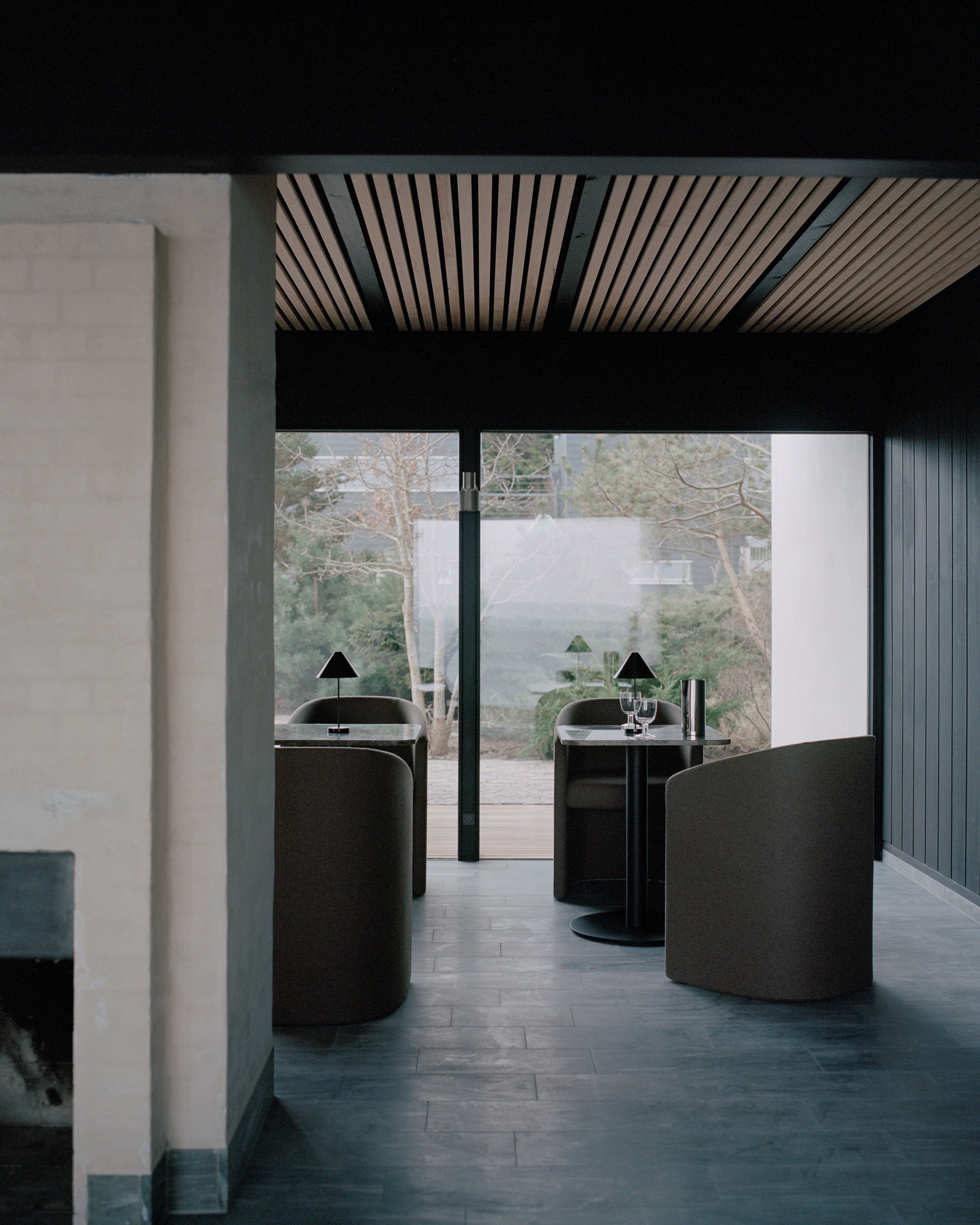 FLORENCE Bar Table Beige Marble with Black Base