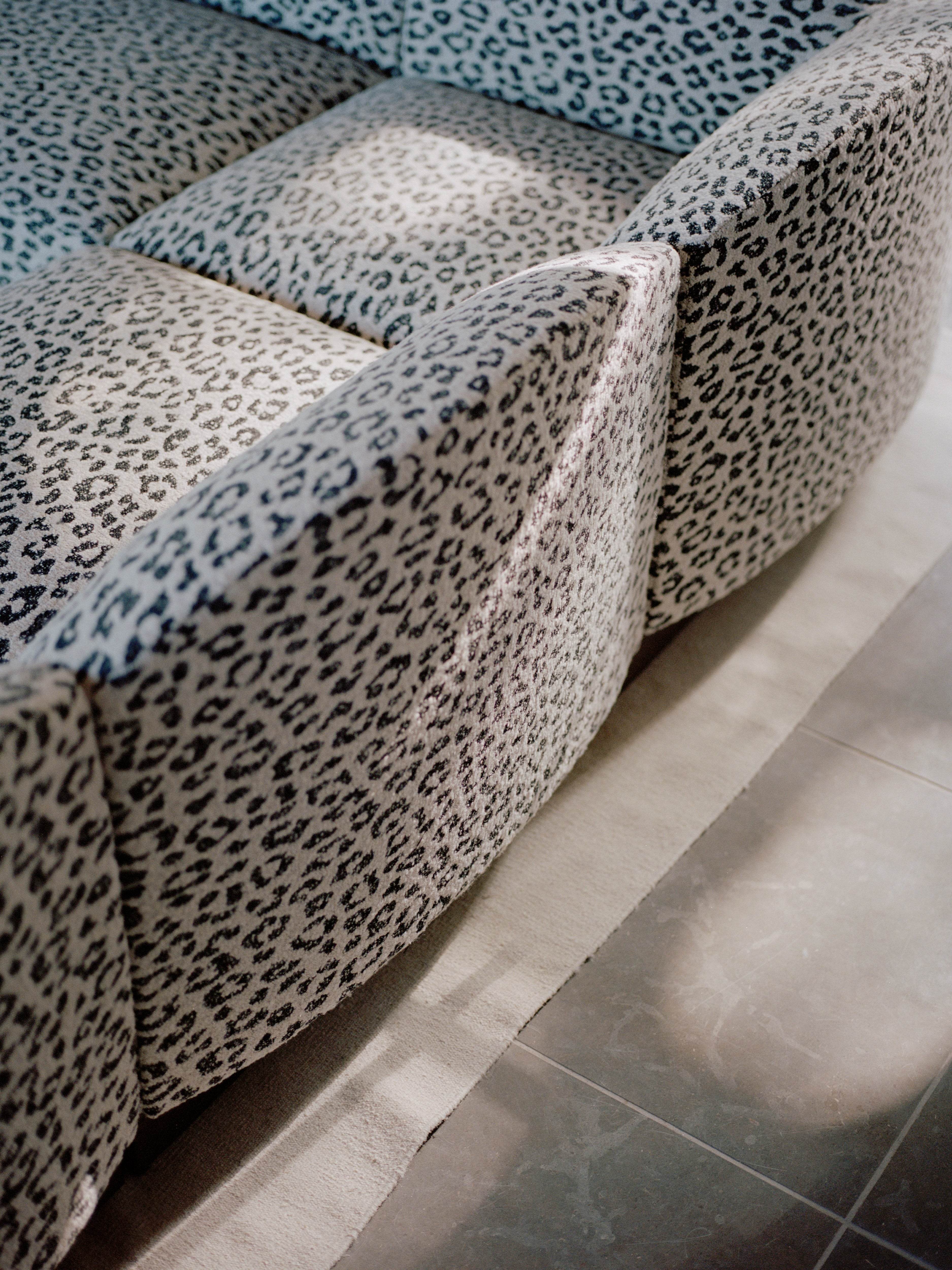 Modularer linksseitiger Ecksofa SHORE personalisierbar