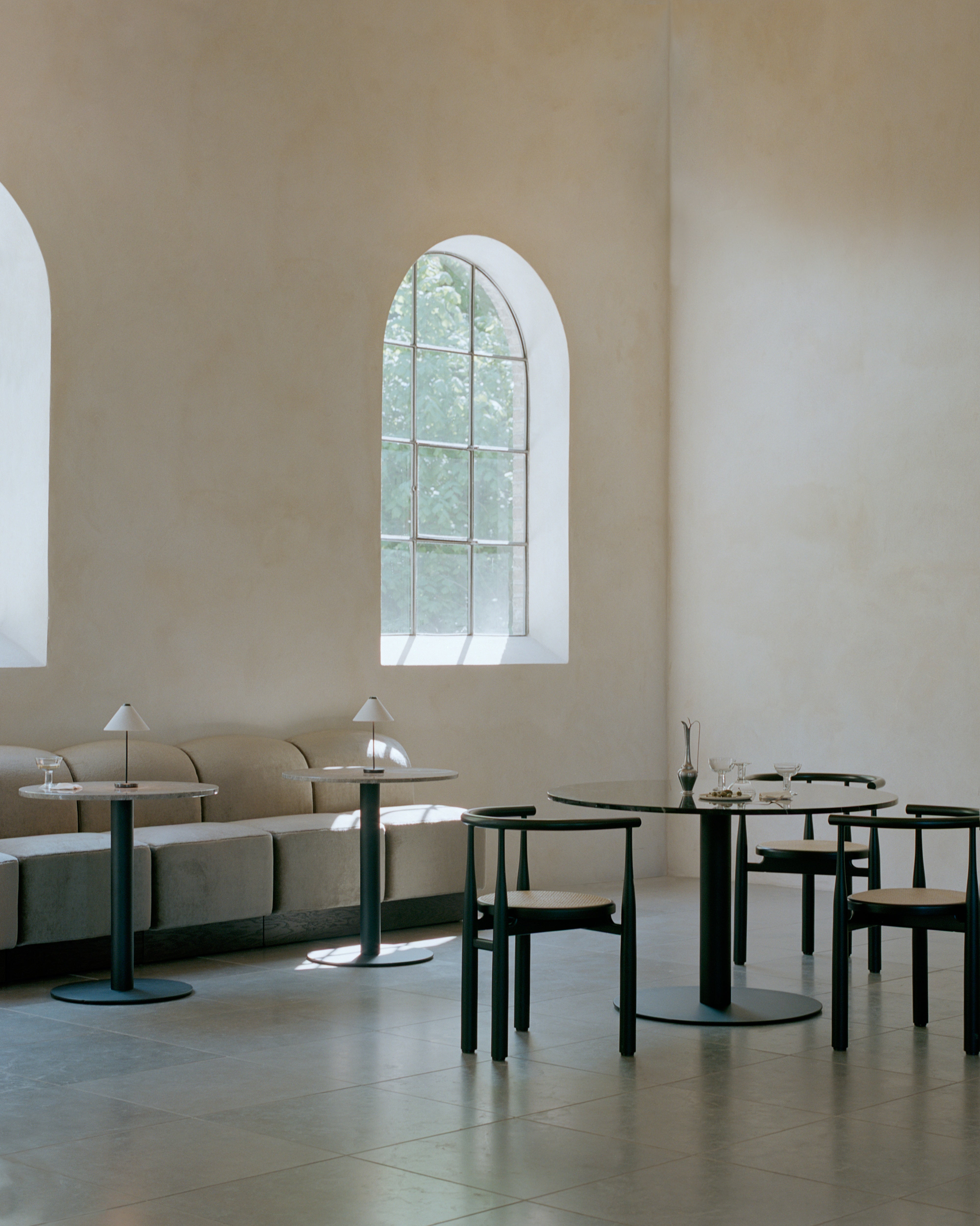 Round Bar Table FLORENCE Beige Marble with Black Base