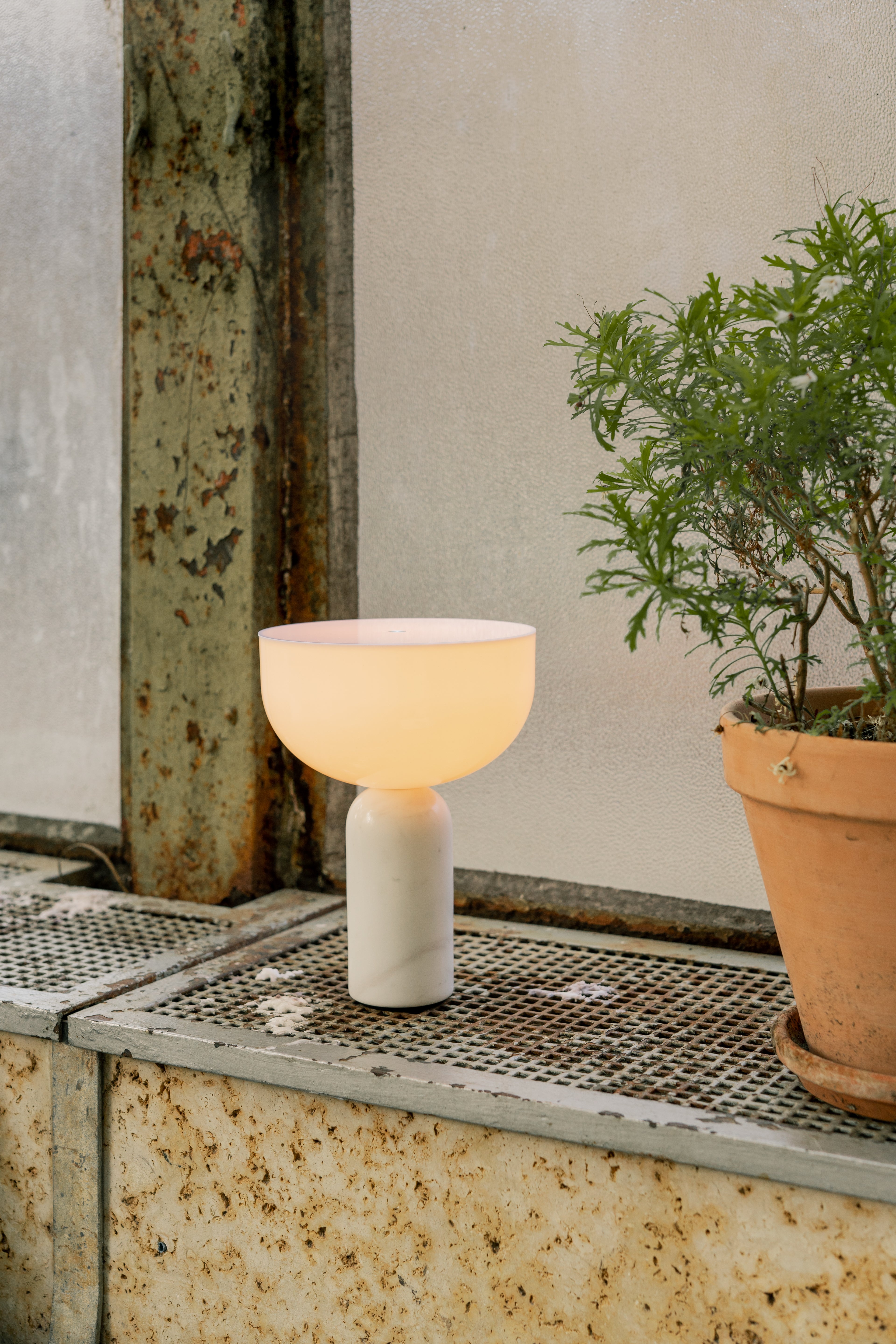 Tragbare Lampe KIZU aus weißem Marmor