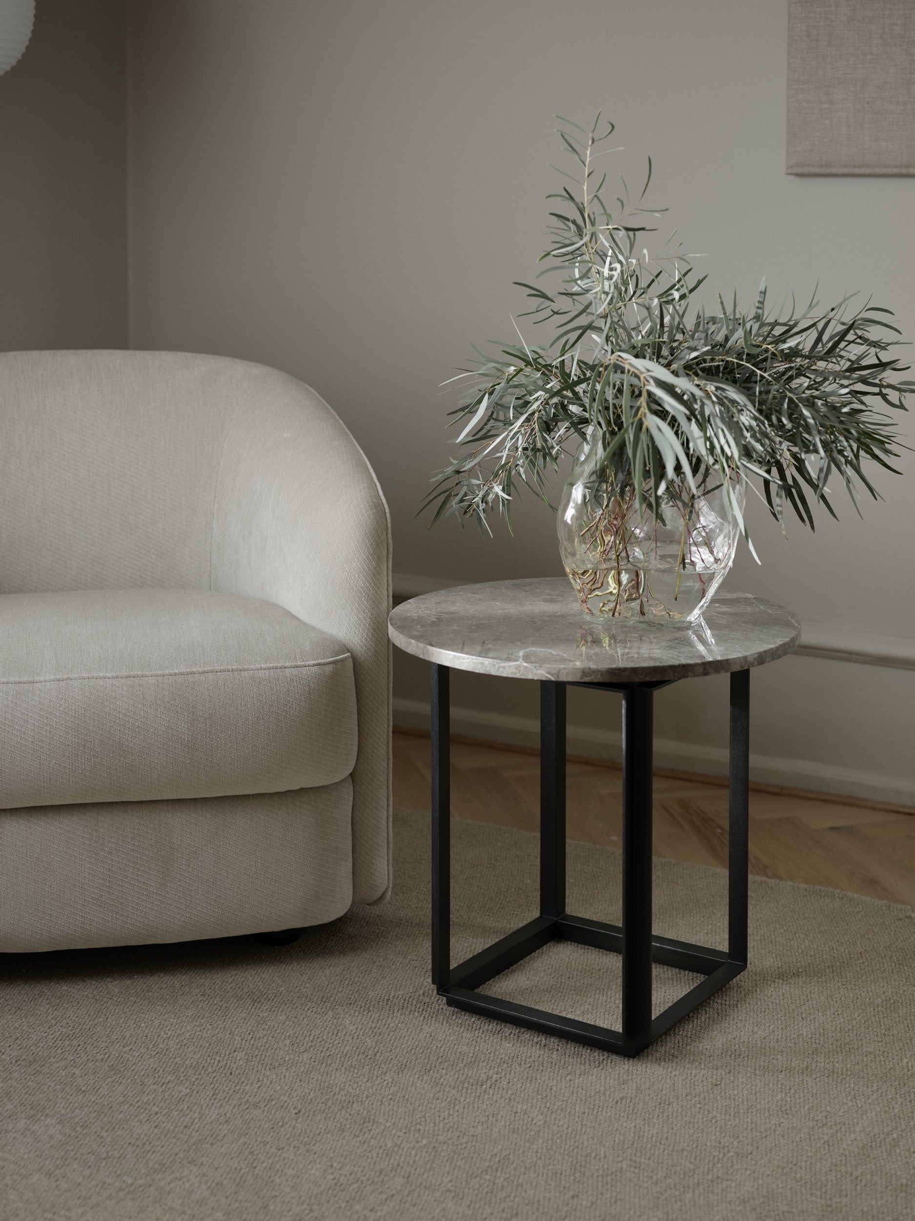 Side table Florence brown marble with a black base