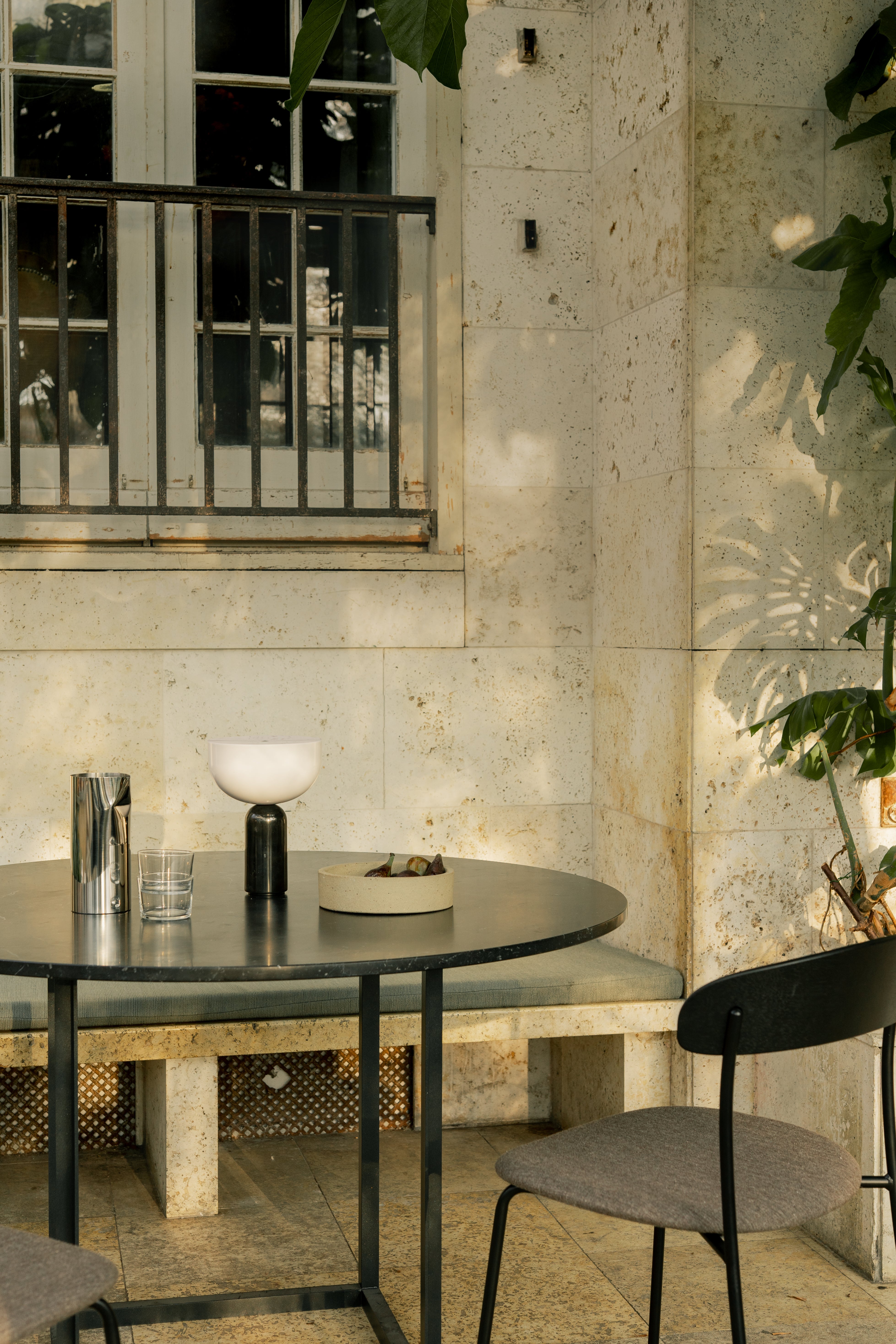 Tragbare Lampe KIZU aus schwarzem Marmor