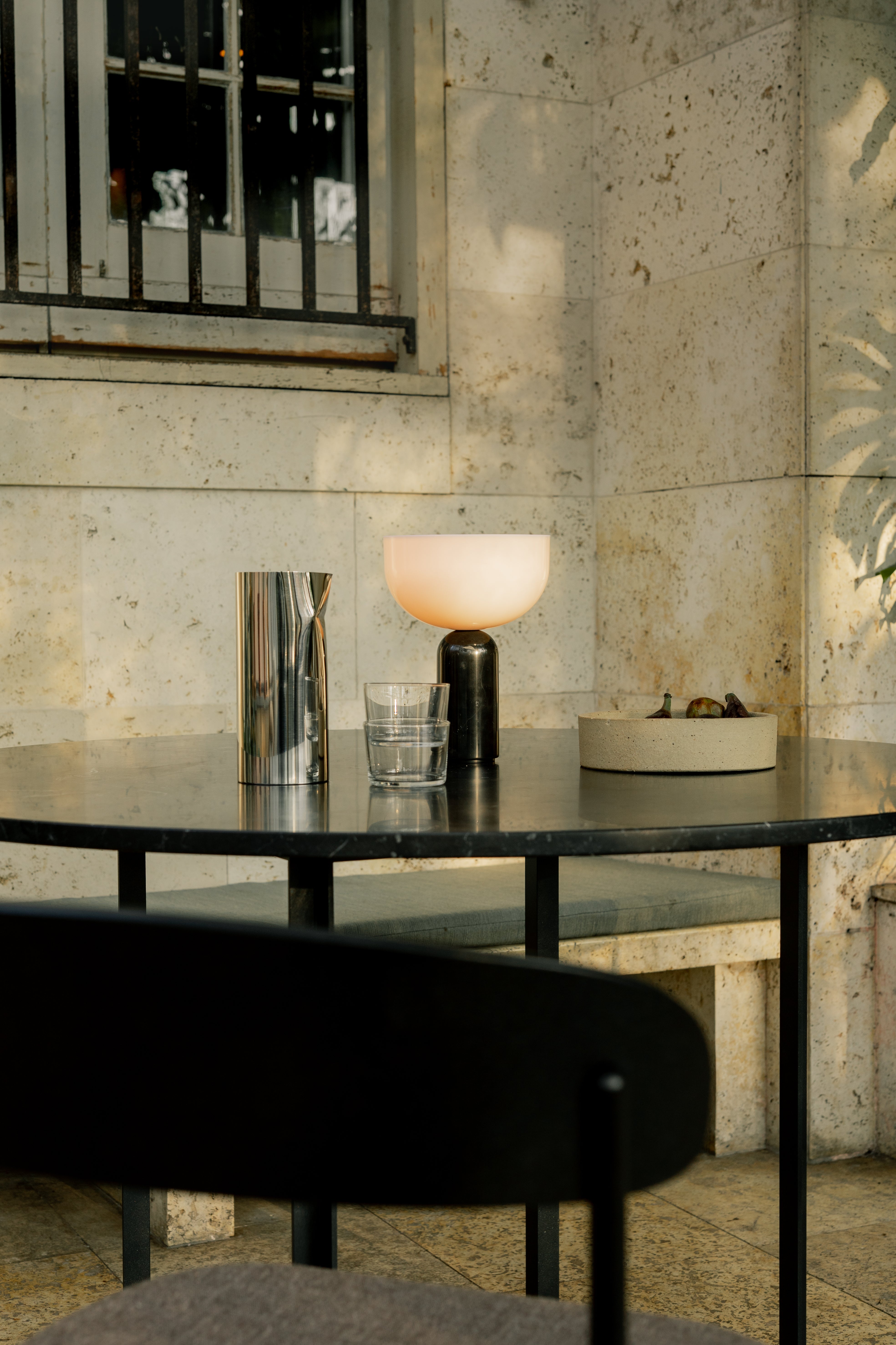 Tragbare Lampe KIZU aus schwarzem Marmor