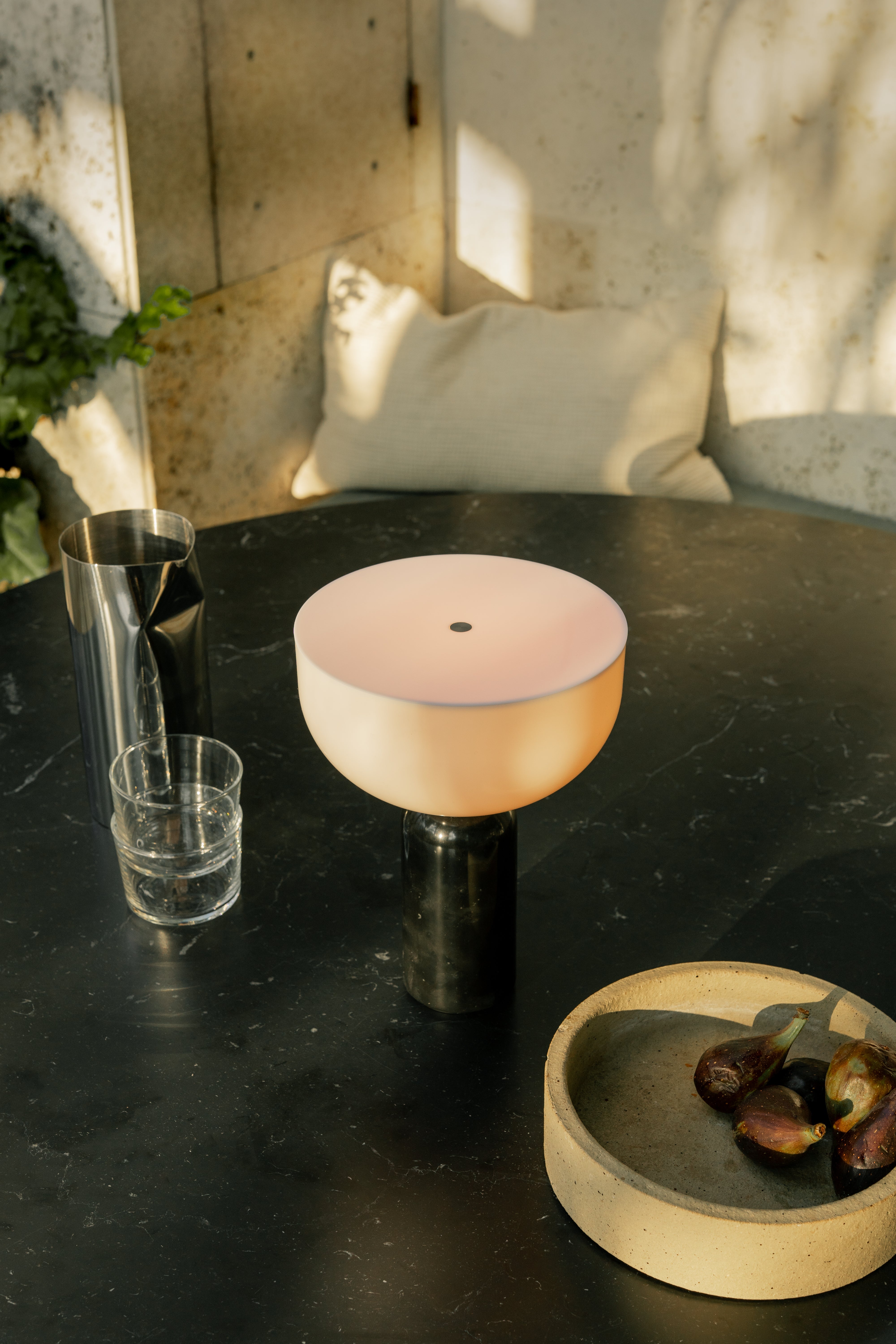 Tragbare Lampe KIZU aus schwarzem Marmor