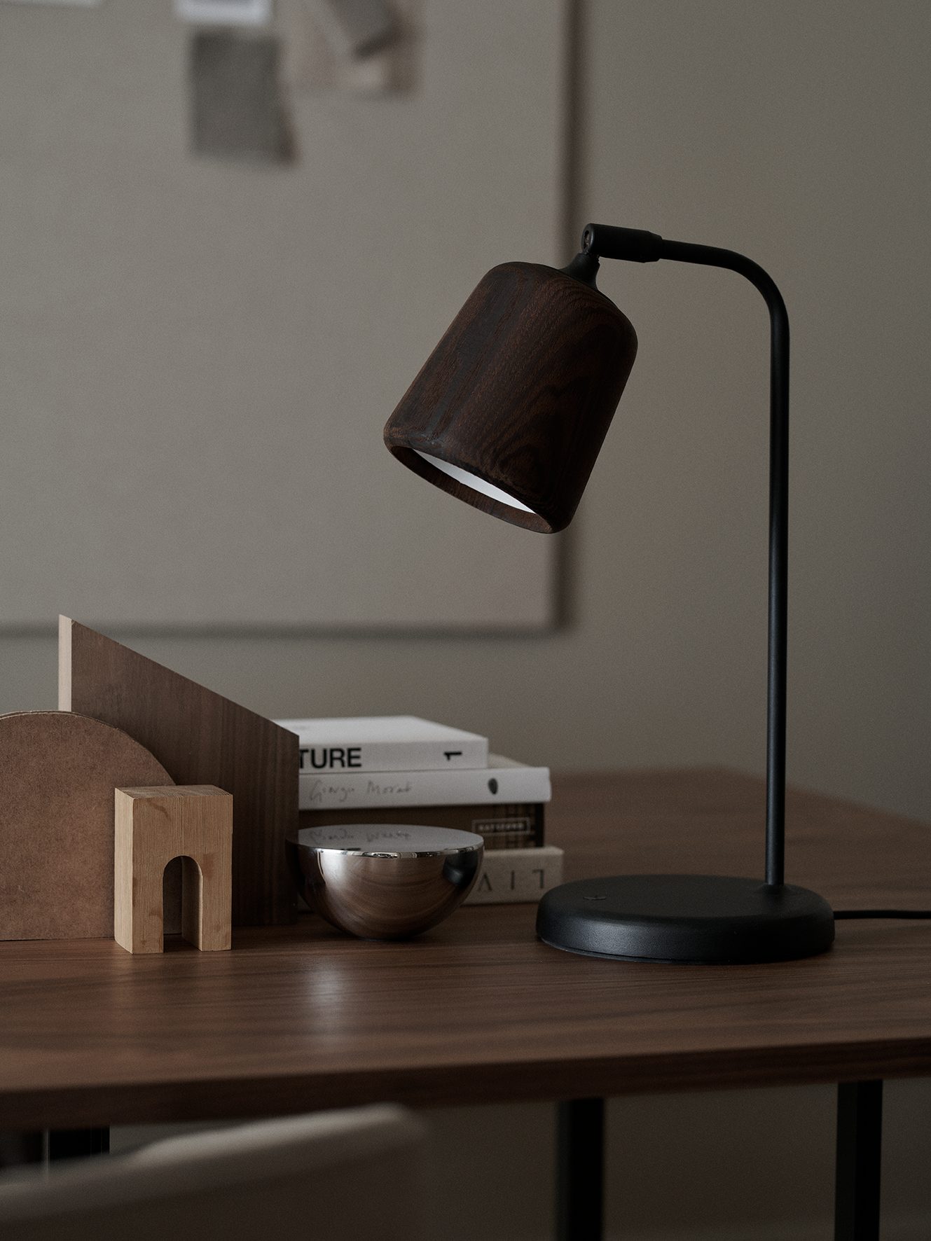 Light cement material lamp material