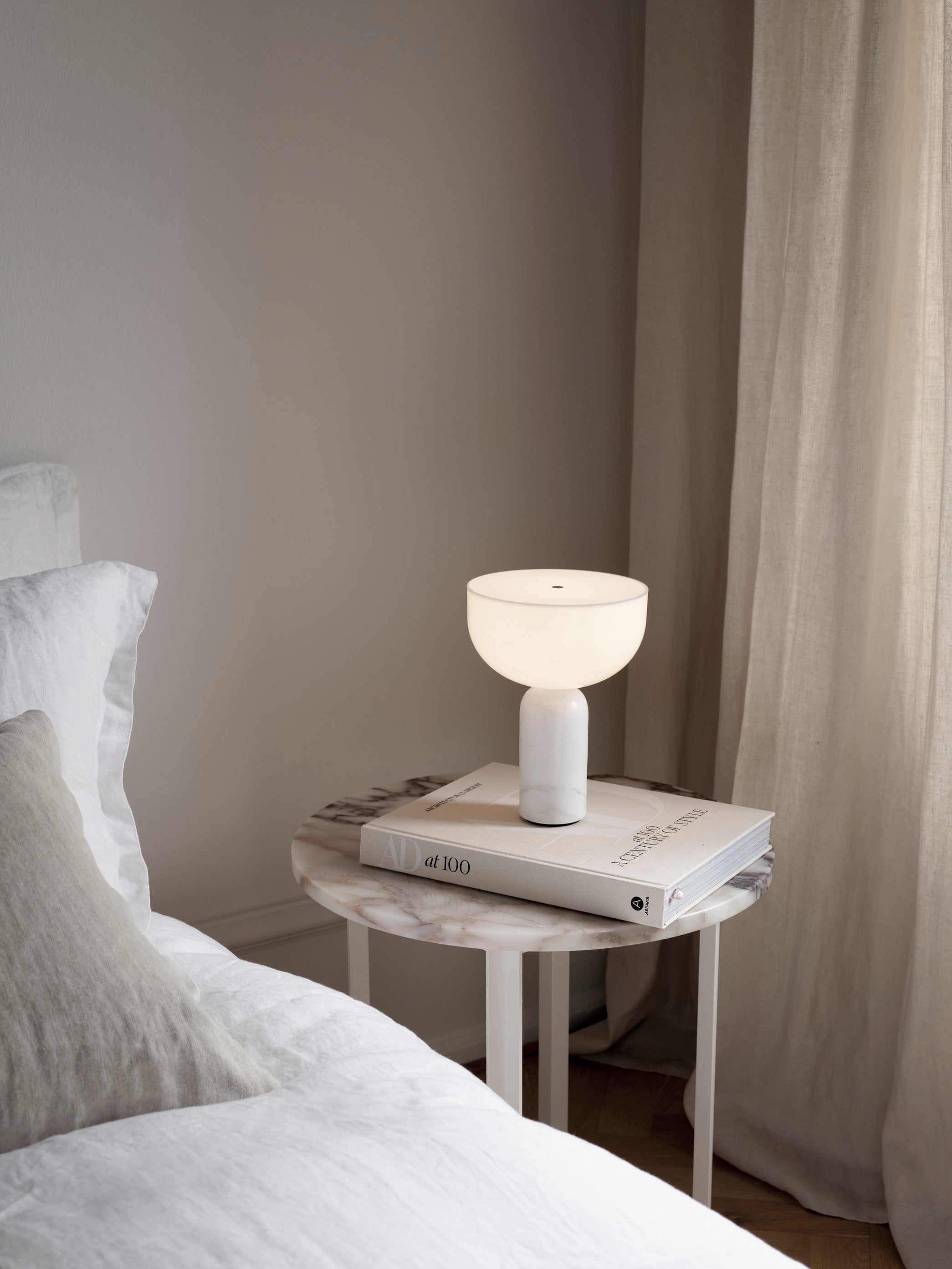 Tragbare Lampe KIZU aus weißem Marmor