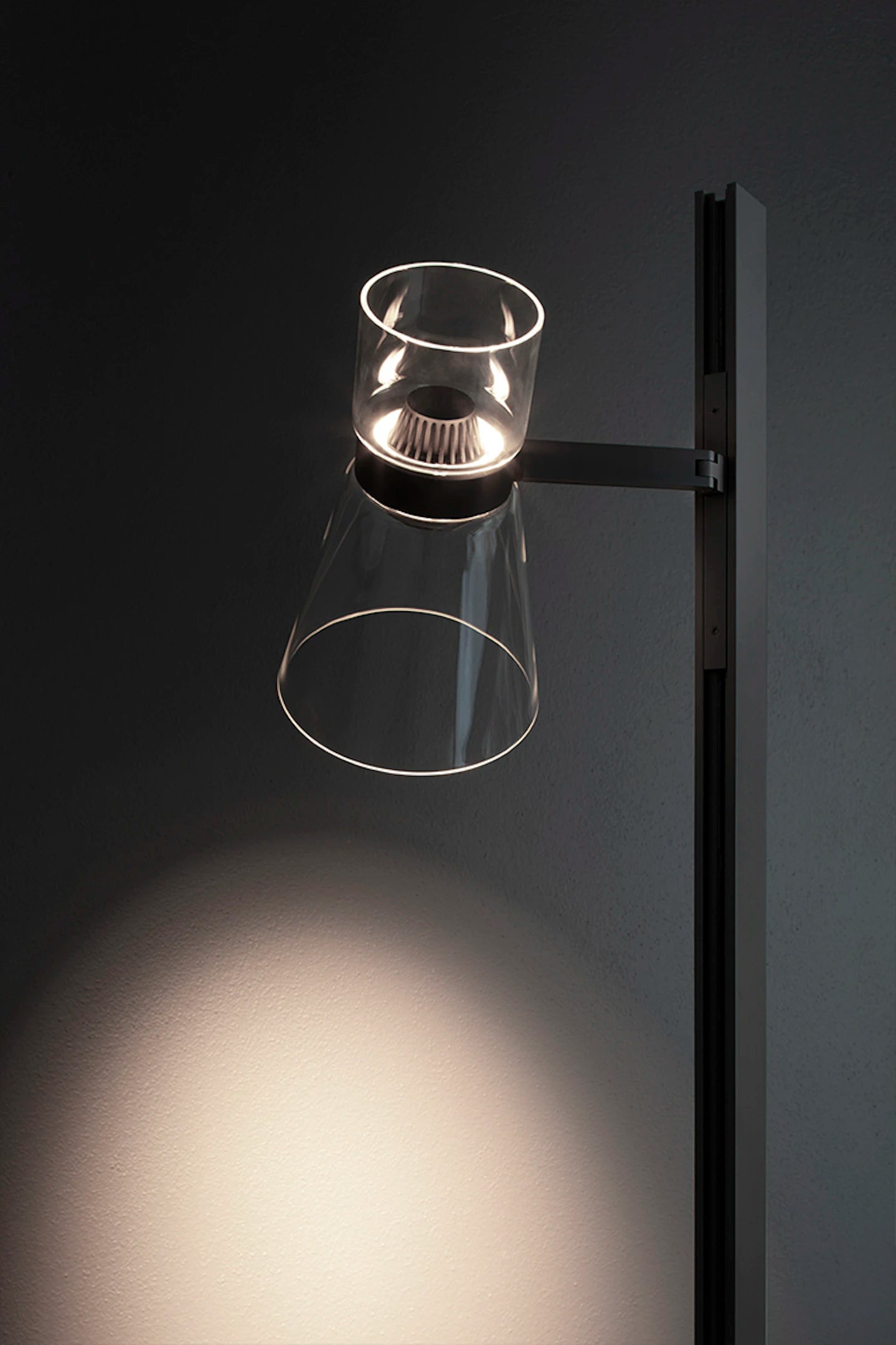 Stehlampe NOCTURNE F1 CONE silber