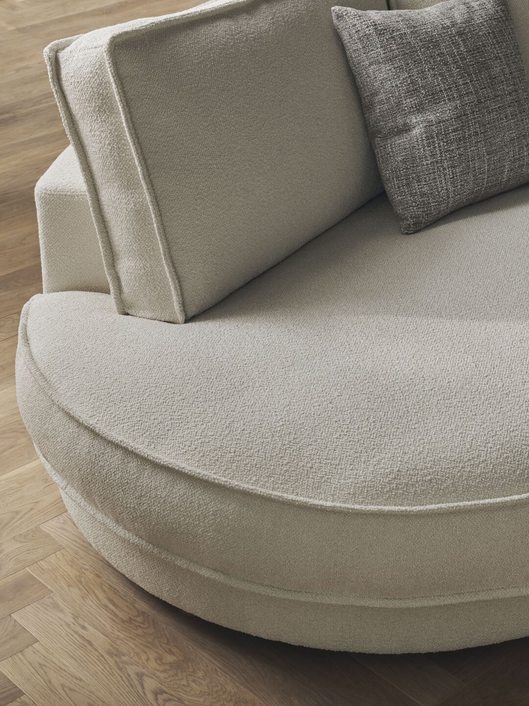 Noora Modulare Sofa - Ein abgerundetes linker Handmodul mit einer weißten Basis