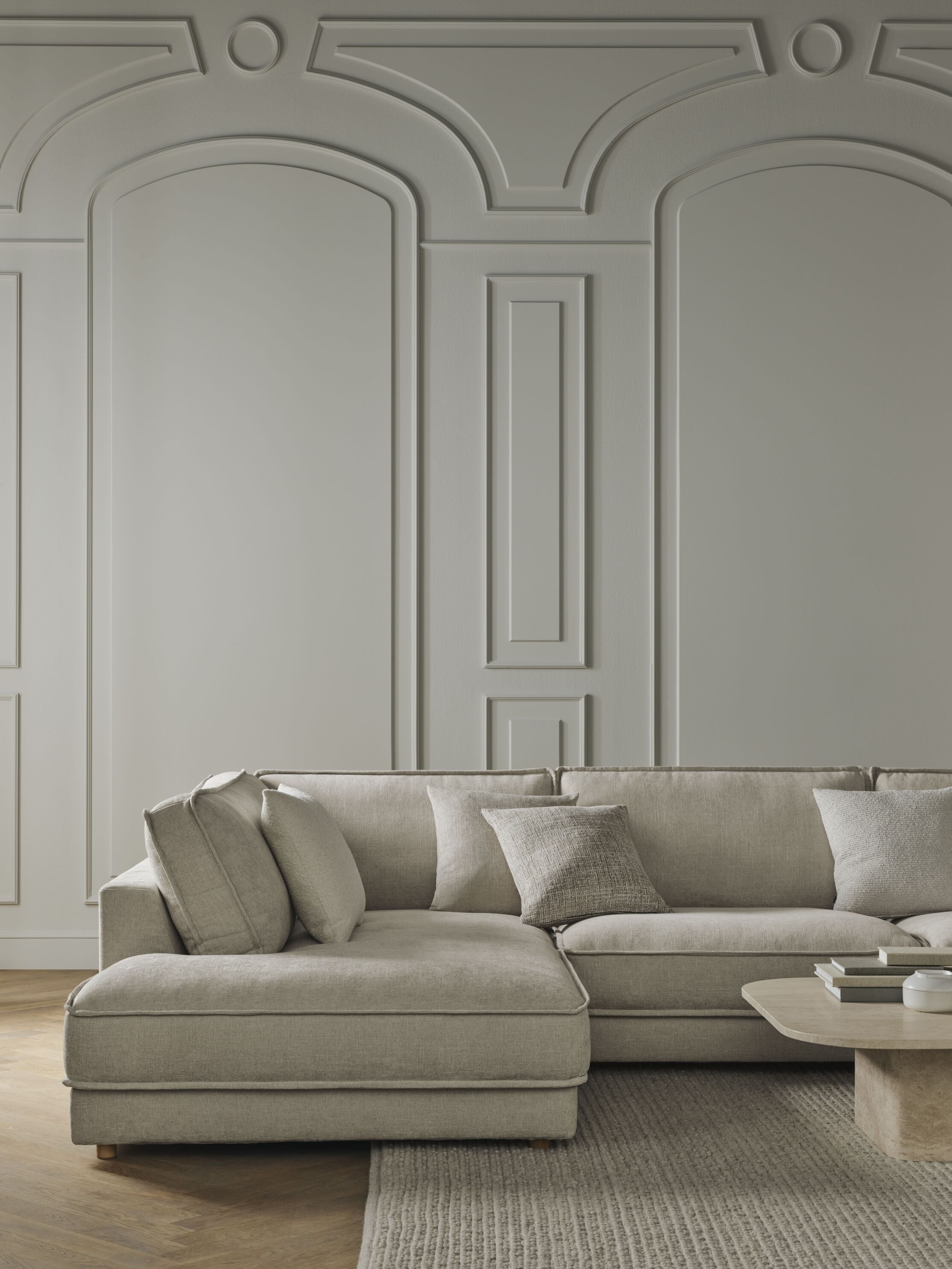 Noora Modulare Sofa - rechts gehandelte Chaise mit einer weißten Basis