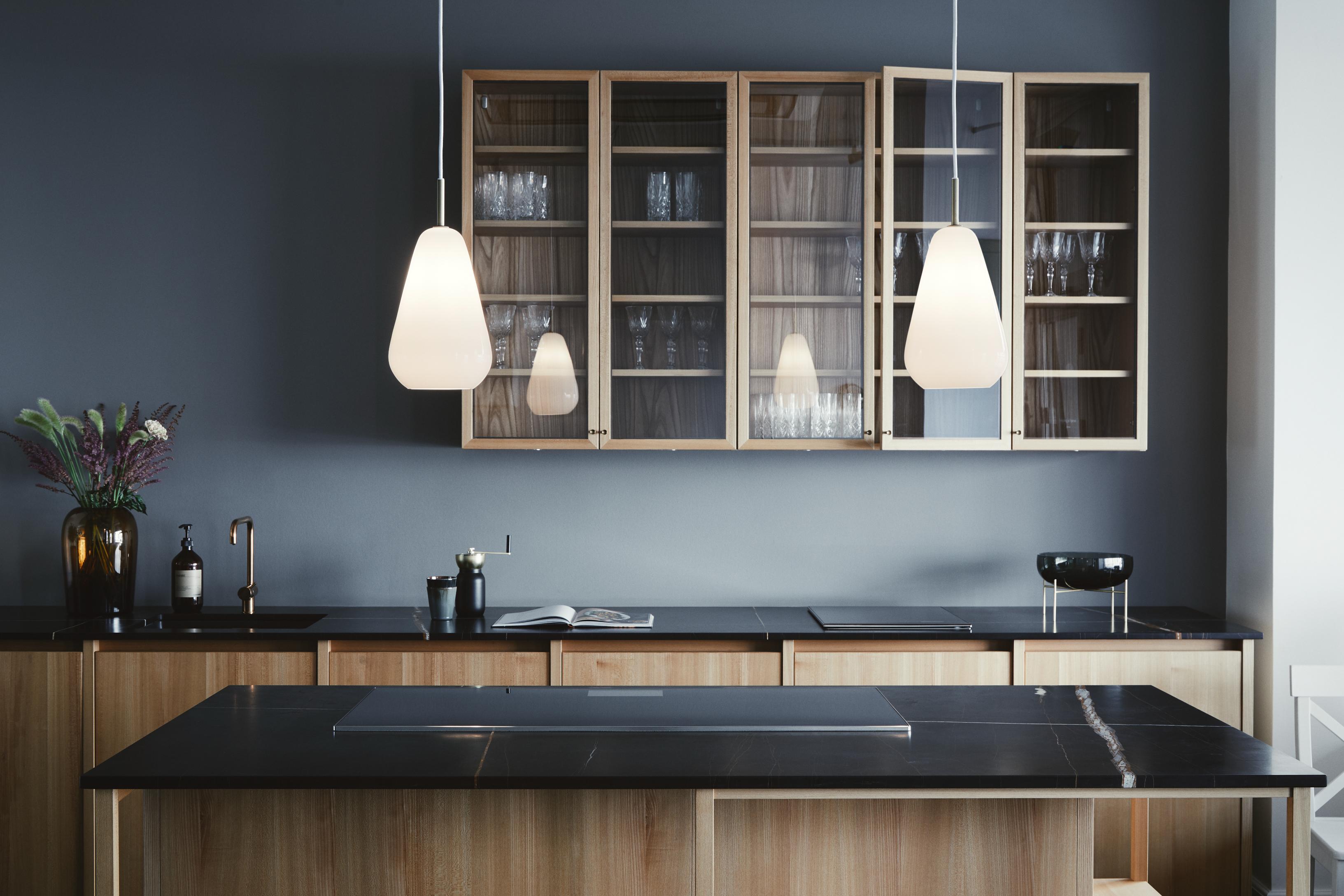 Pendelleuchte ANOLI gold mit opalem Glas
