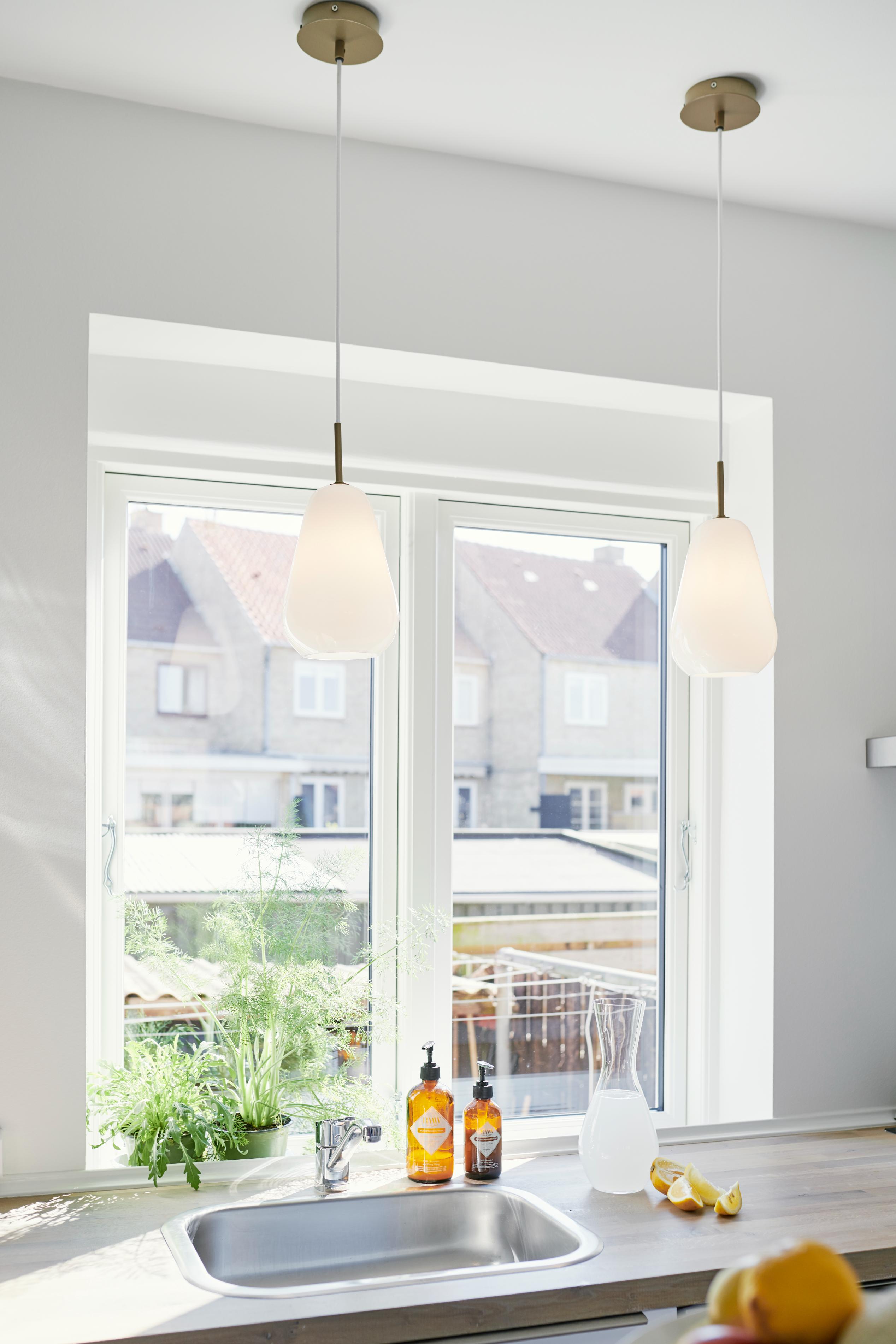 Pendelleuchte ANOLI gold mit opalem Glas