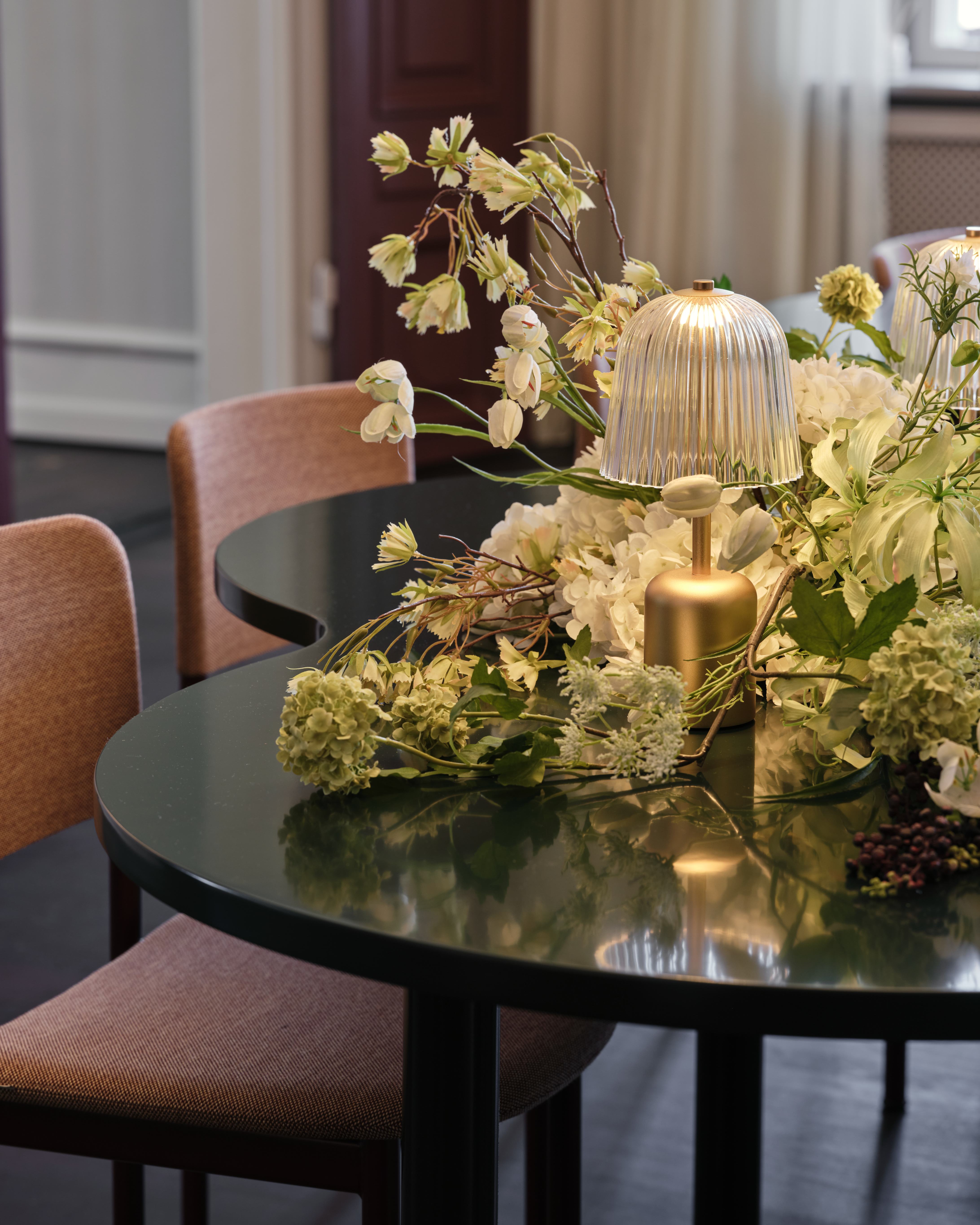 Tragbare Lampe ASTEEA gold mit transparentem Design