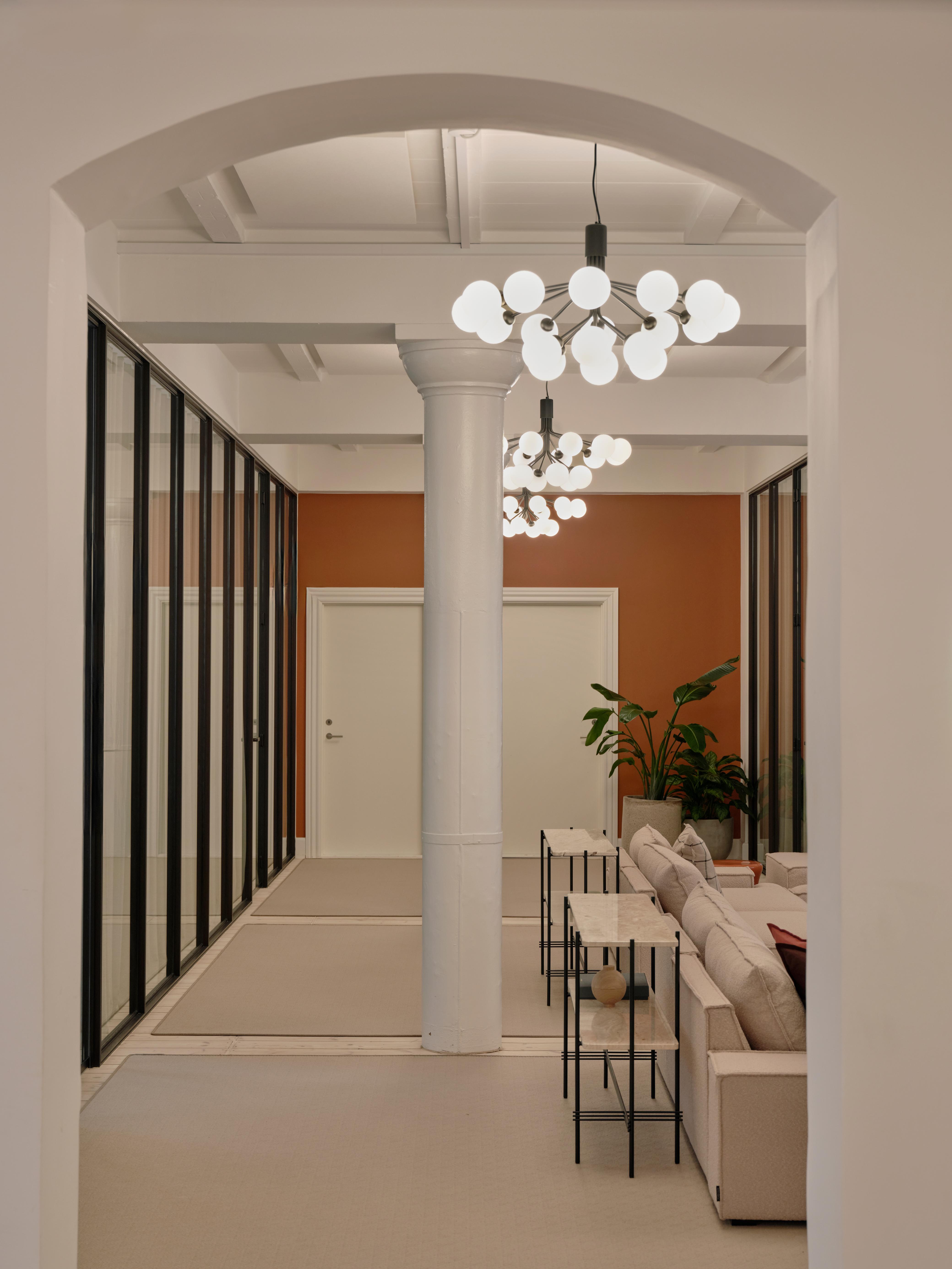 APIALES 18 Black Chandelier with Opal Glass