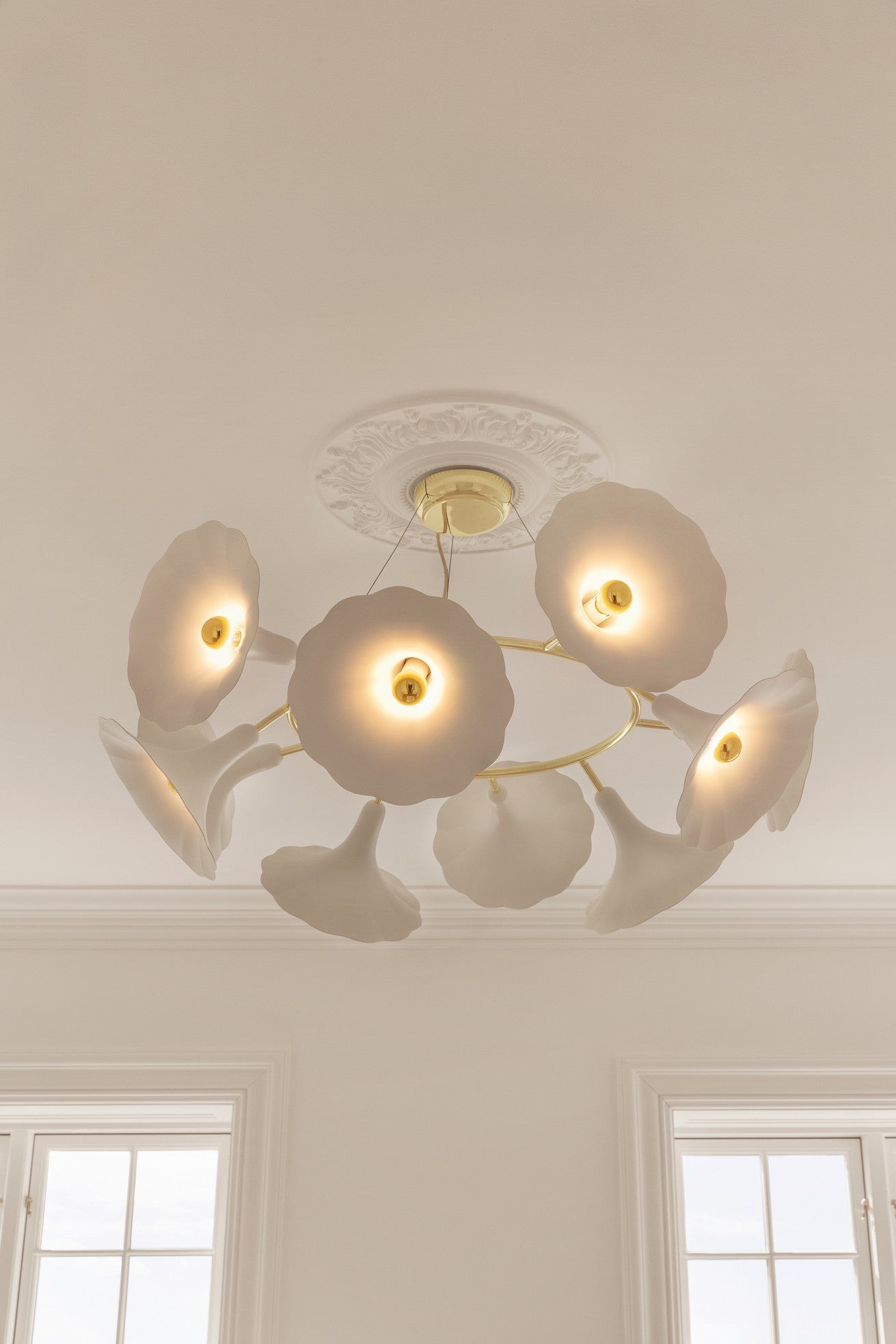 PETALII 10 Chandelier White Metal
