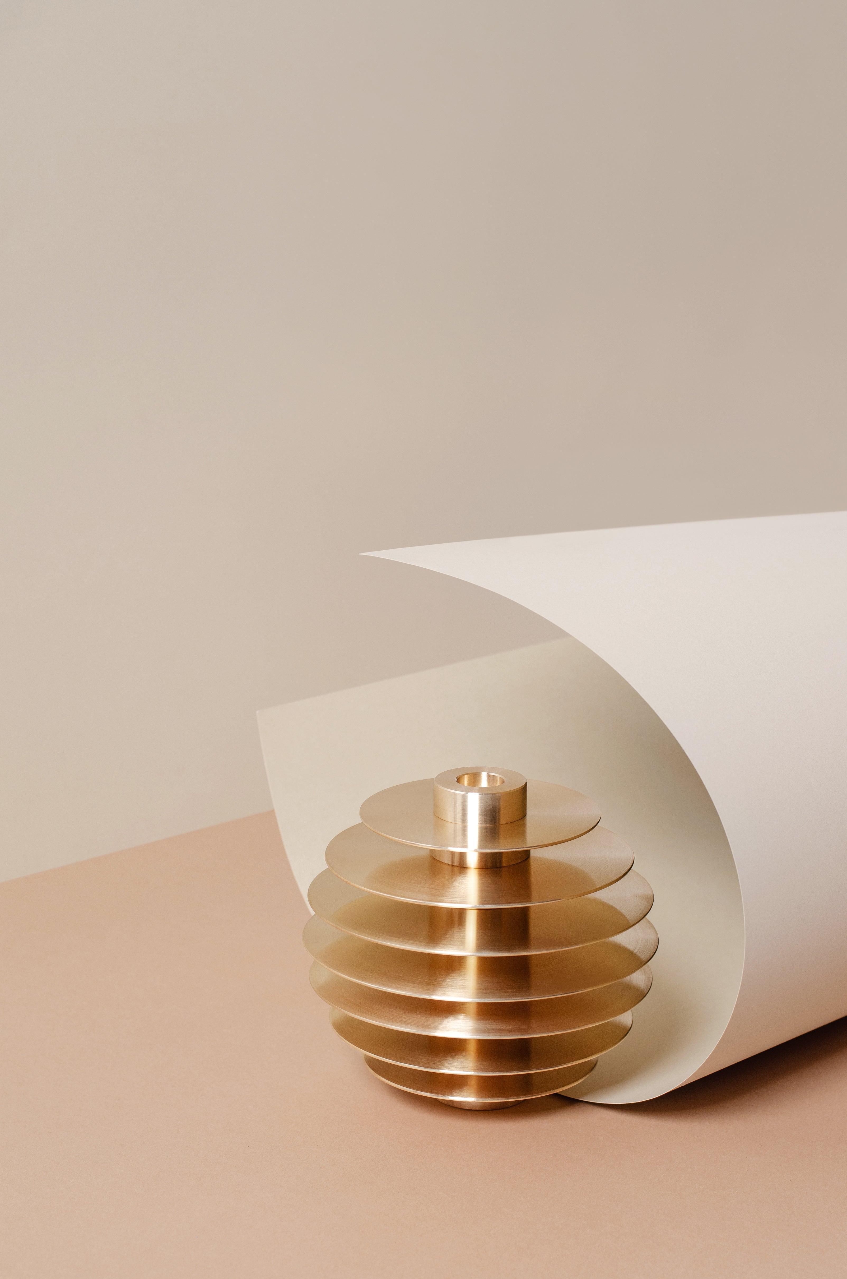 Set von ORB Kerzenhaltern aus Messing