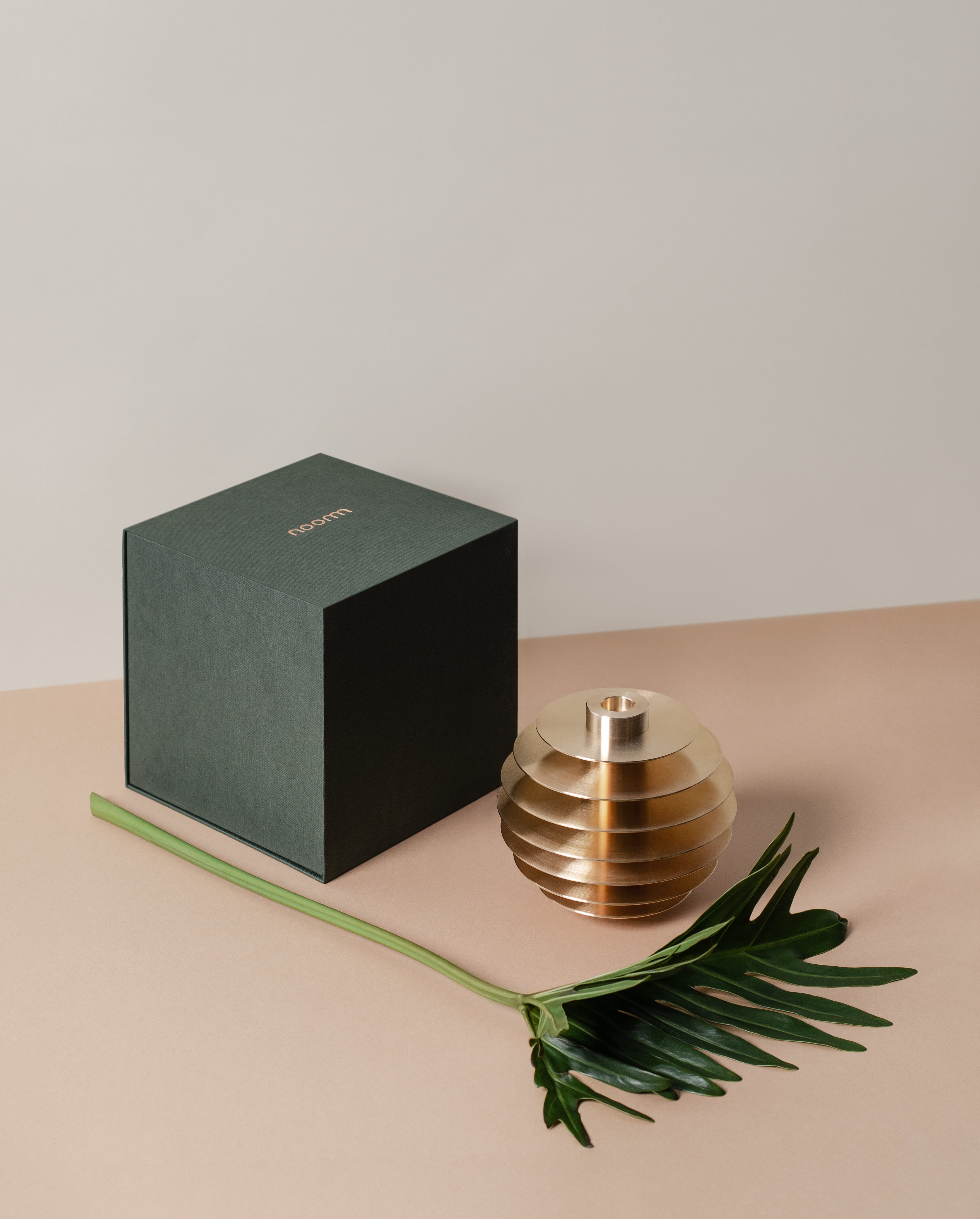 Set von ORB Kerzenhaltern aus Messing