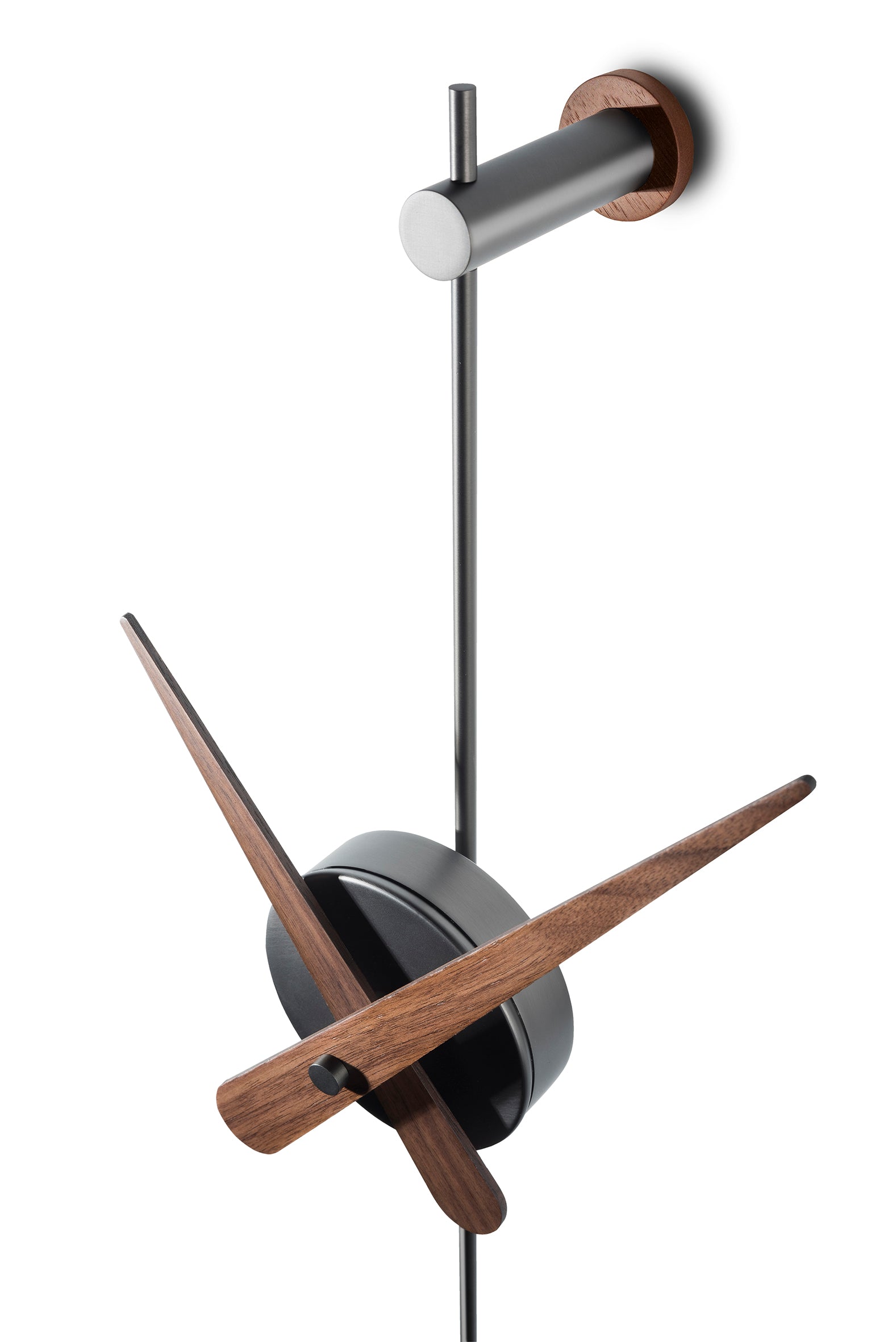 Wanduhr PUNTO Y COMA aus Nussbaum mit Graphit