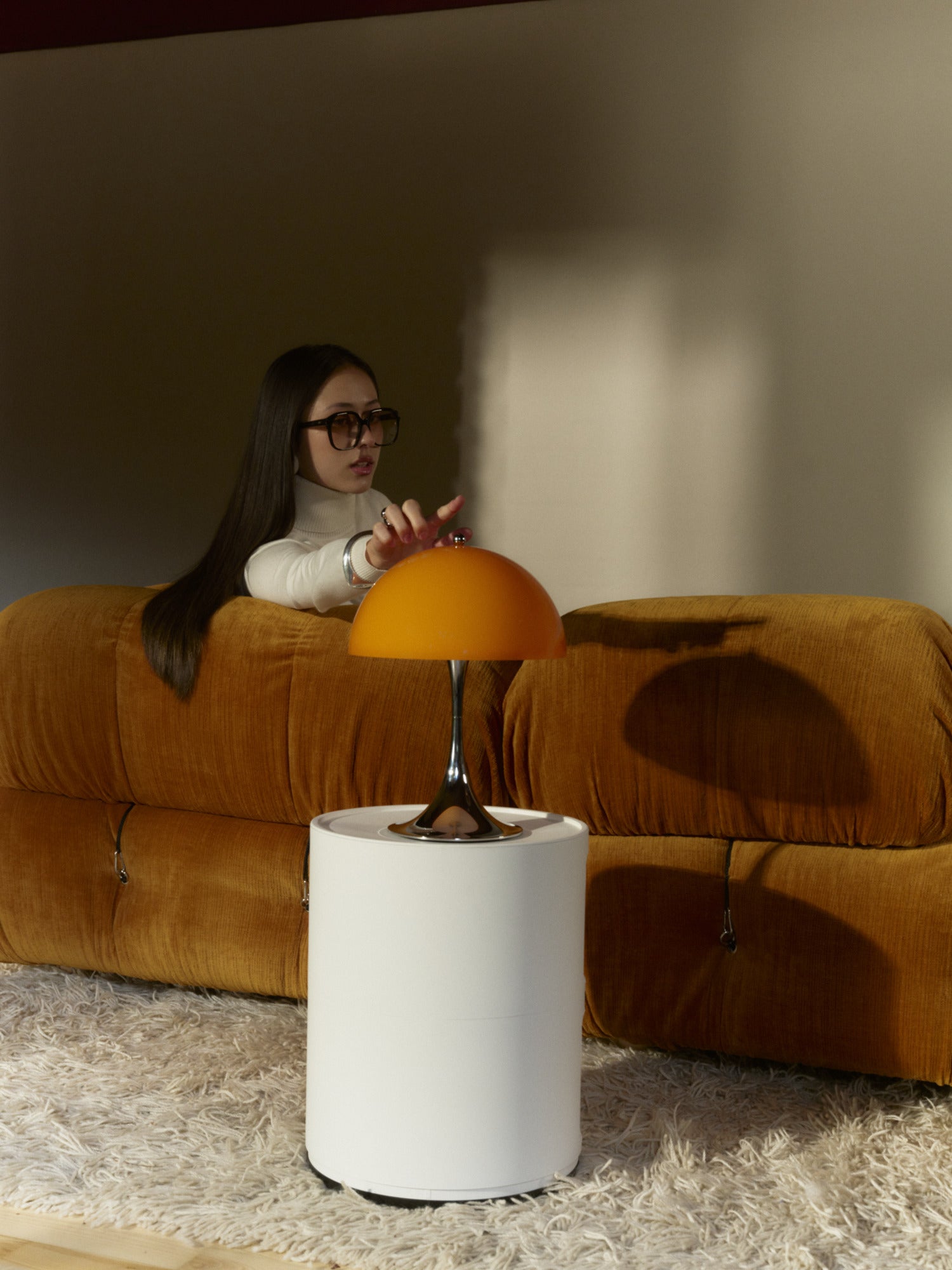 Tragbare Lampe PANTHELLA 250 orange mit verchromtem Fuß