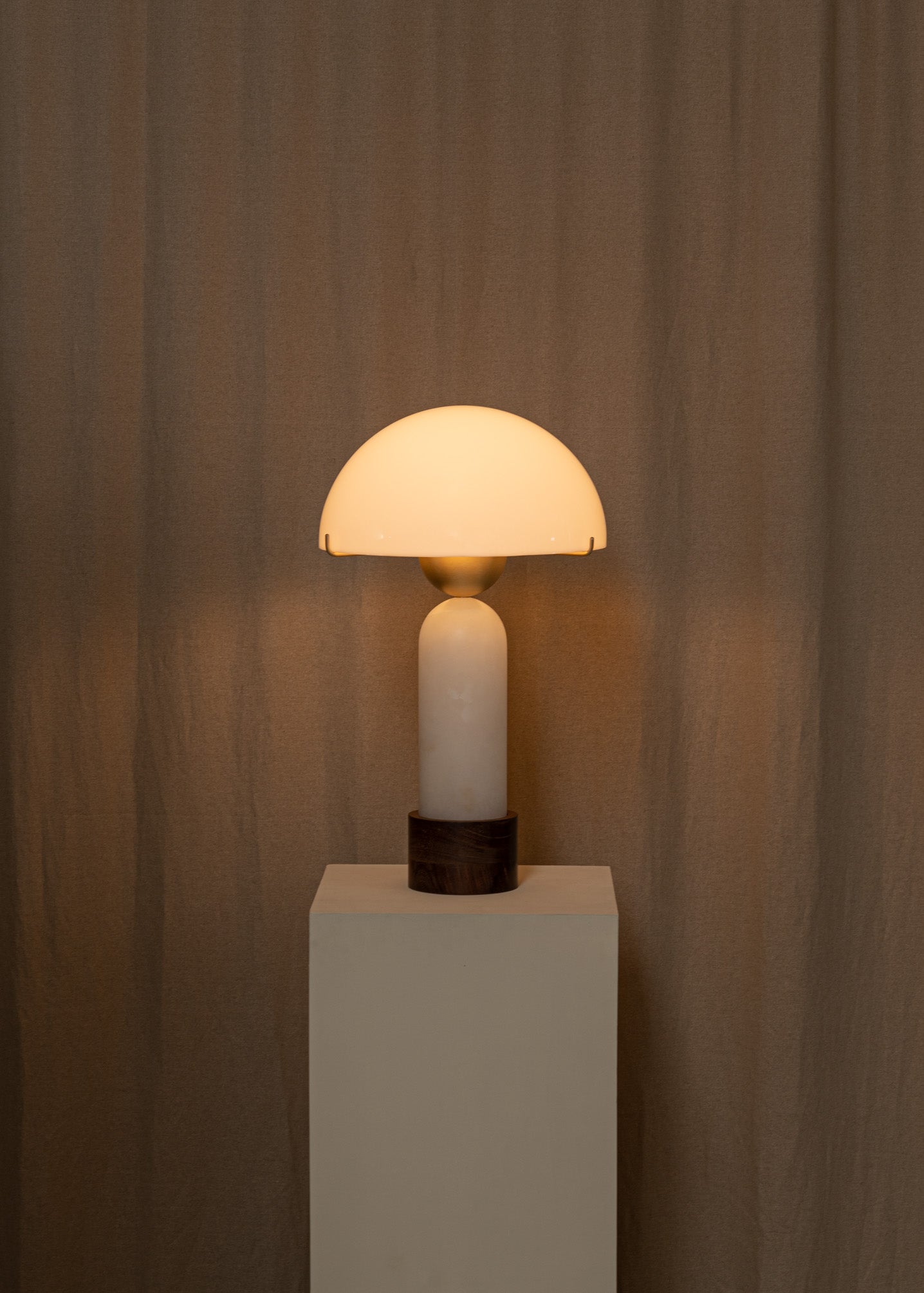 Tischlampe PEONO weißer Alabaster