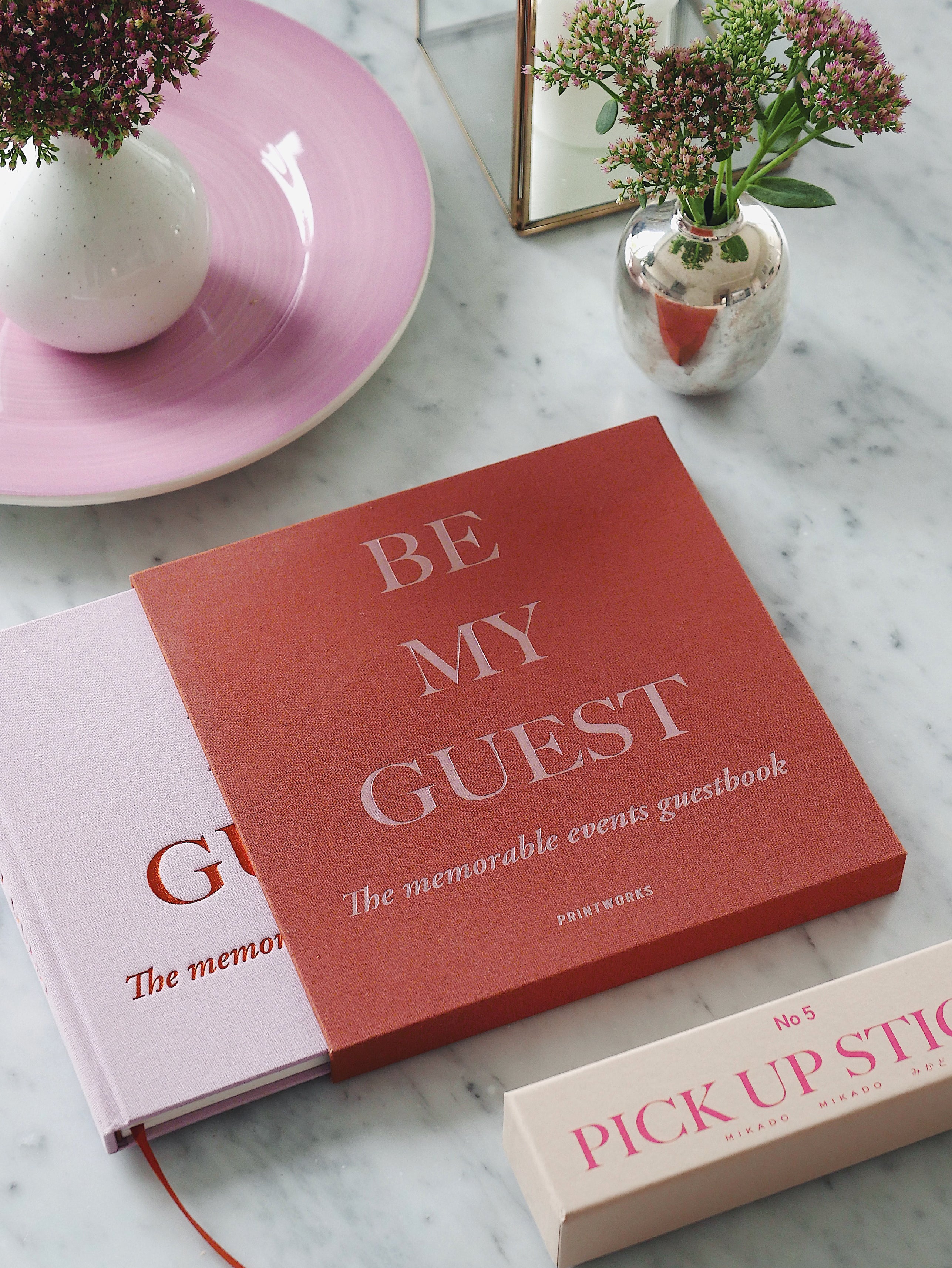 BE MY GUEST Guest Book red with pink