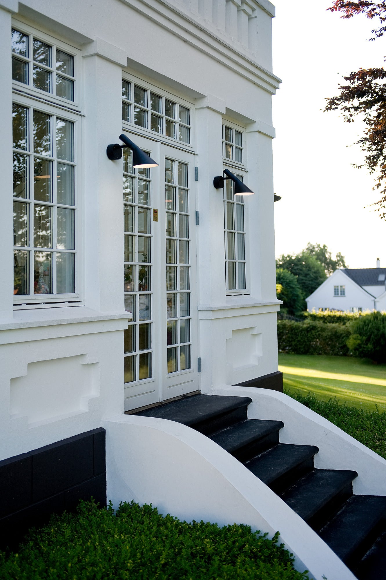 Lampa ścienna zewnętrzna AJ 50 czarny