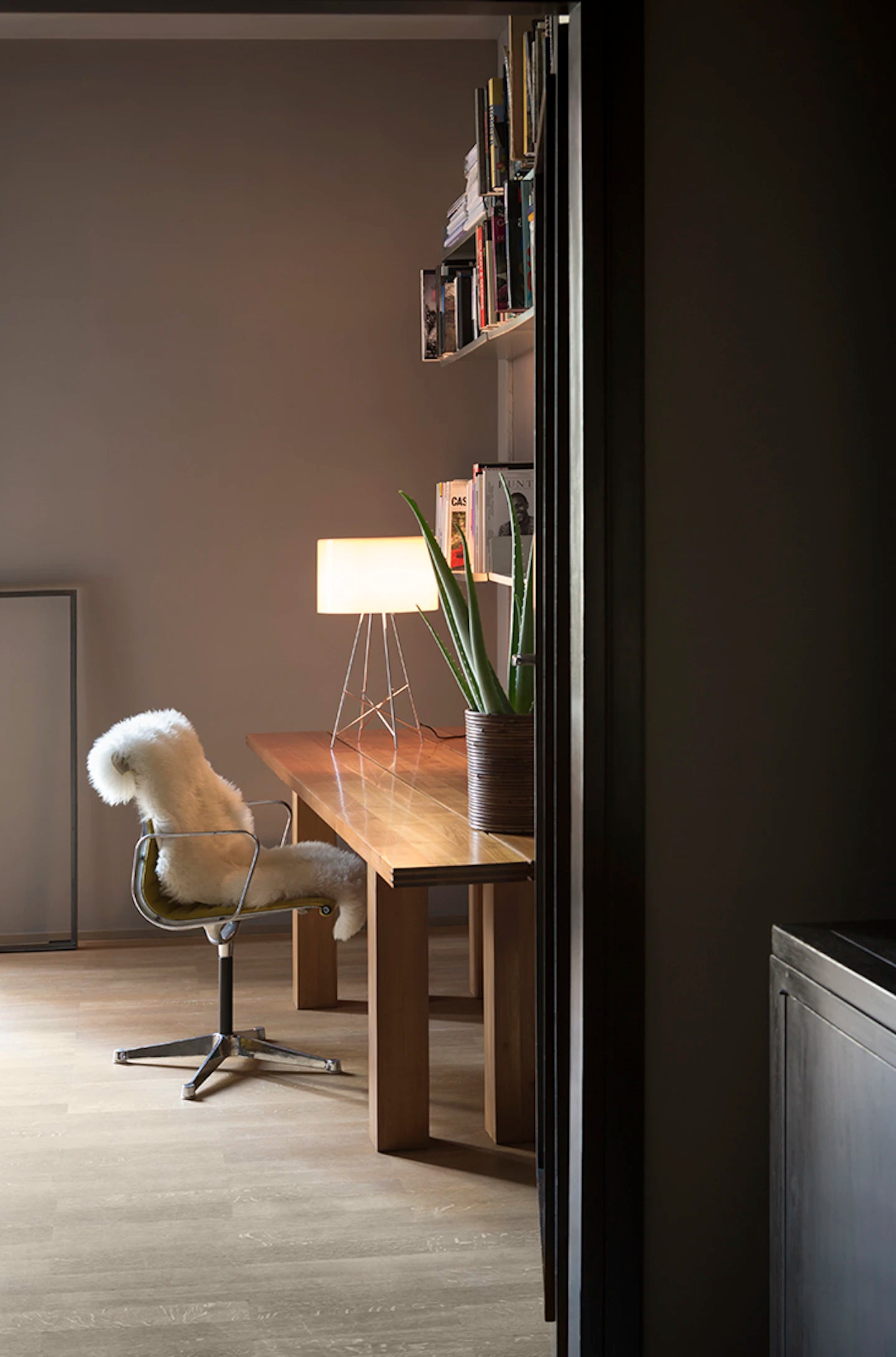 Tischlampe RAY weiß mit Metallbasis