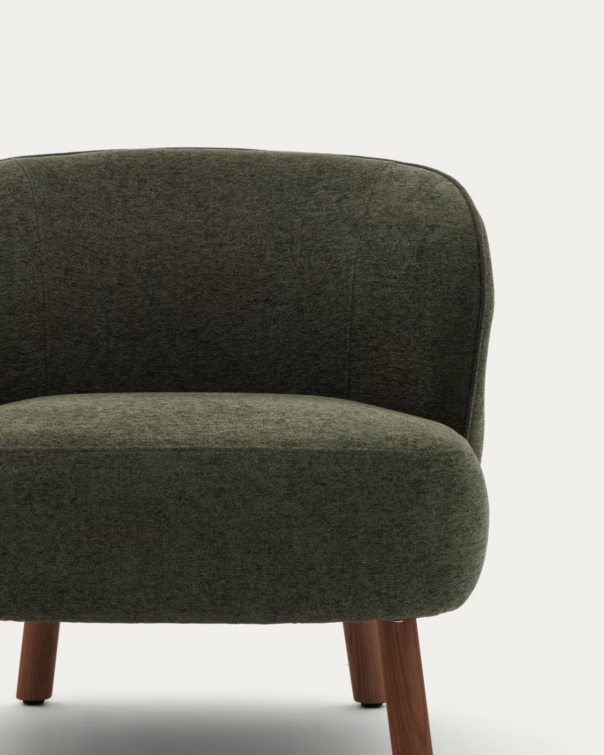 Sessel ULIT in grünem Chenille mit dunklem Eschenfuß