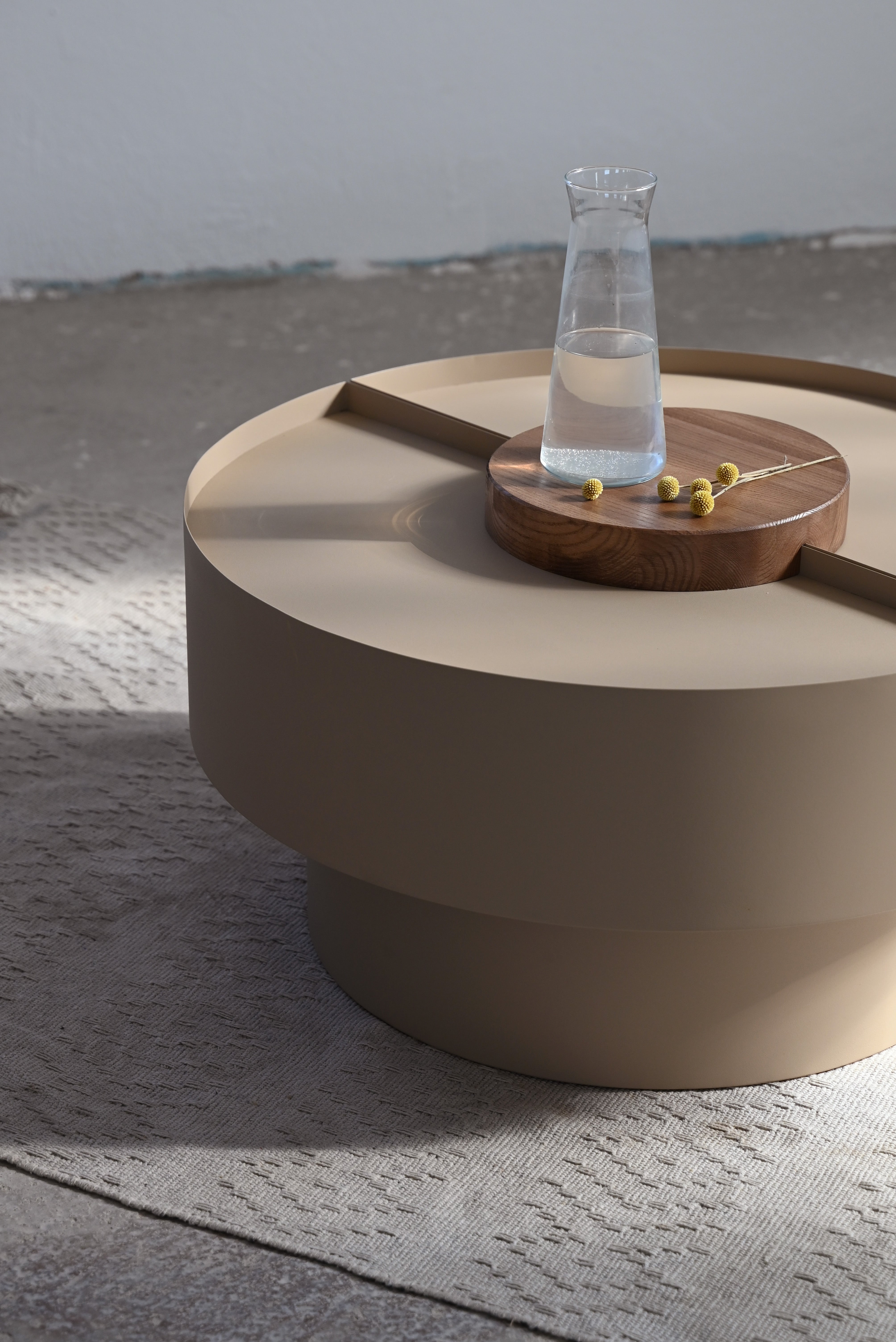 Kaffeetisch SUMO aus Stahl und Holz