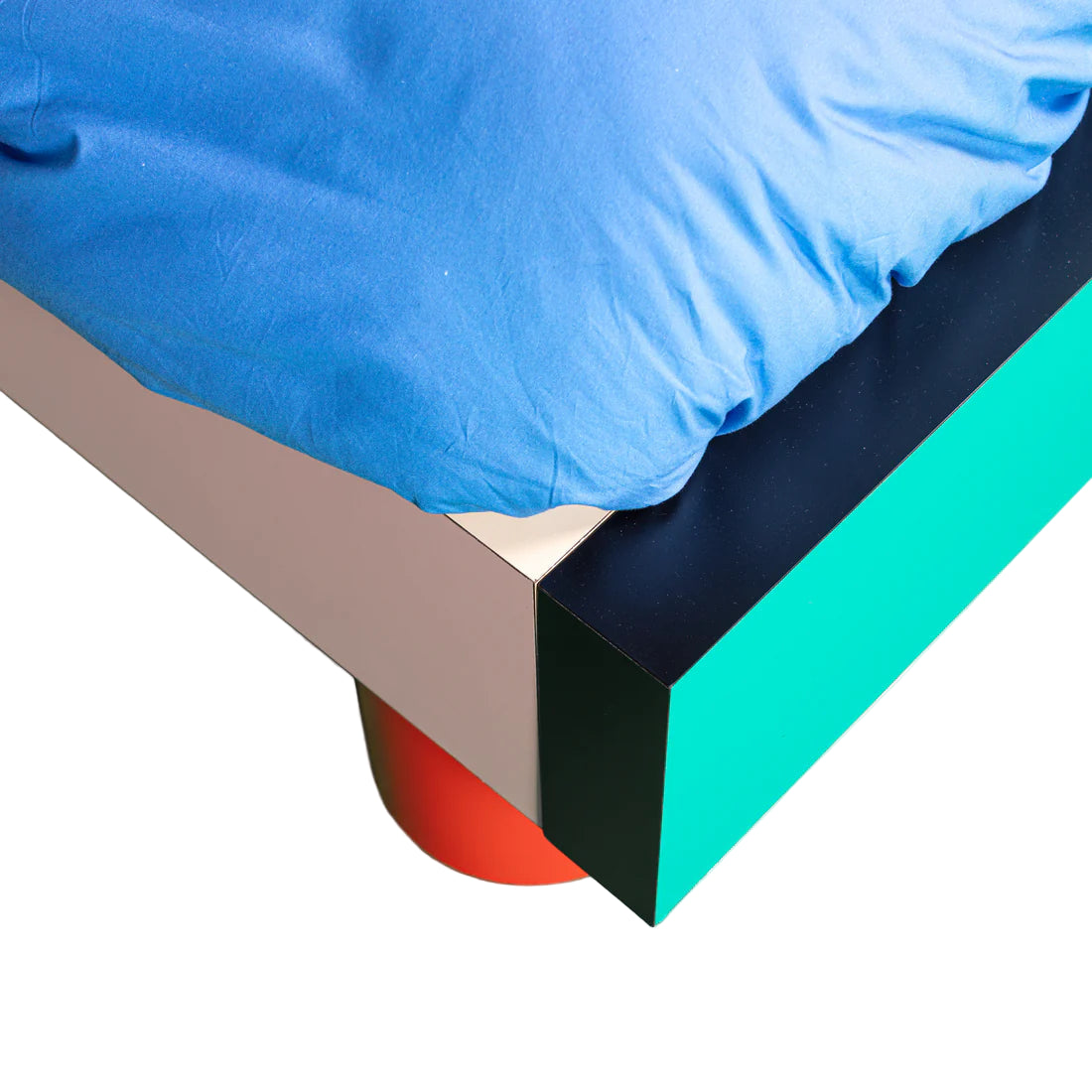 Bett SUPERBED RED GRID rosa mit türkisfarbenem