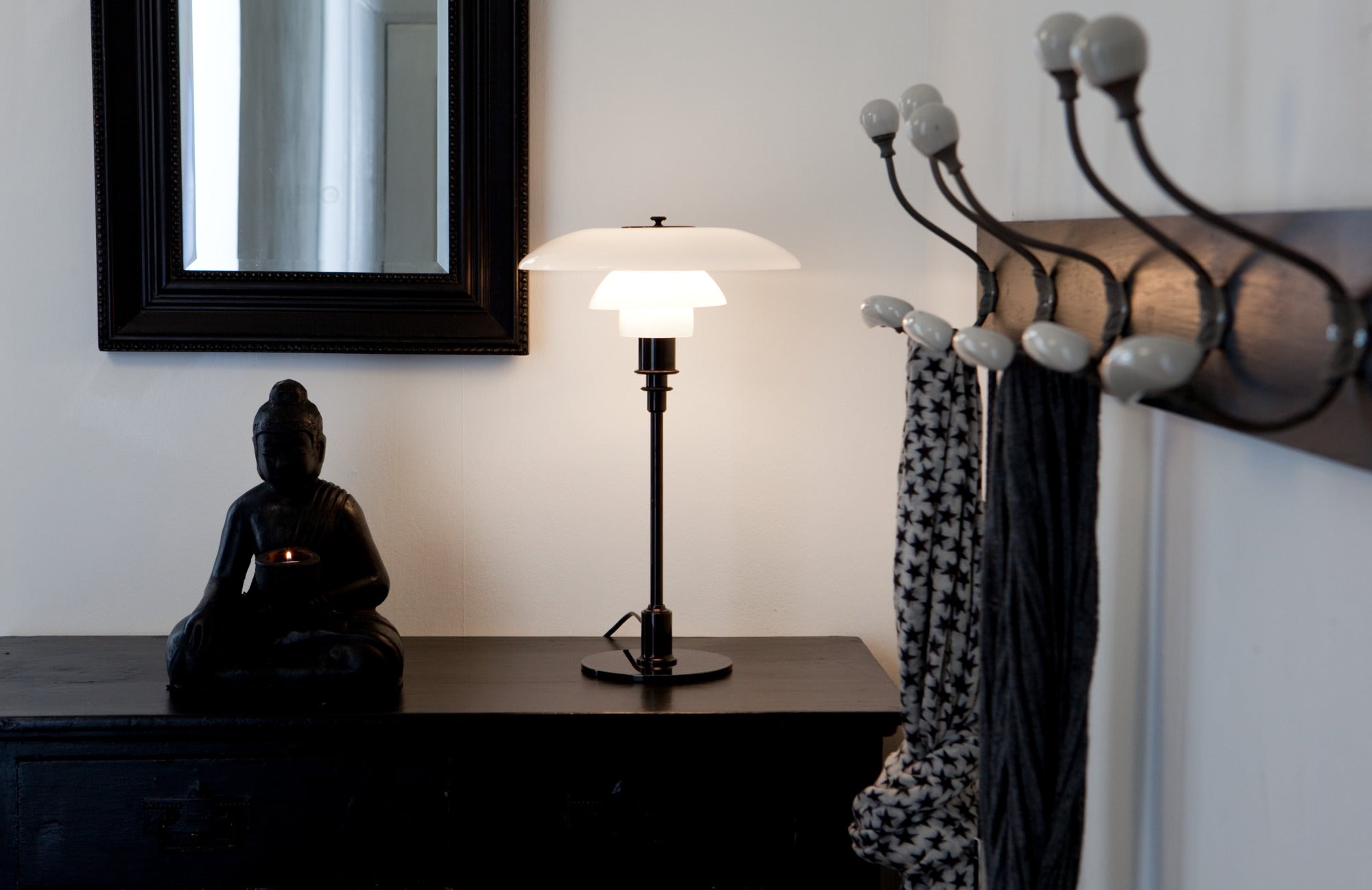 Tischlampe PH 3/2 weiß mit schwarzem Fuß