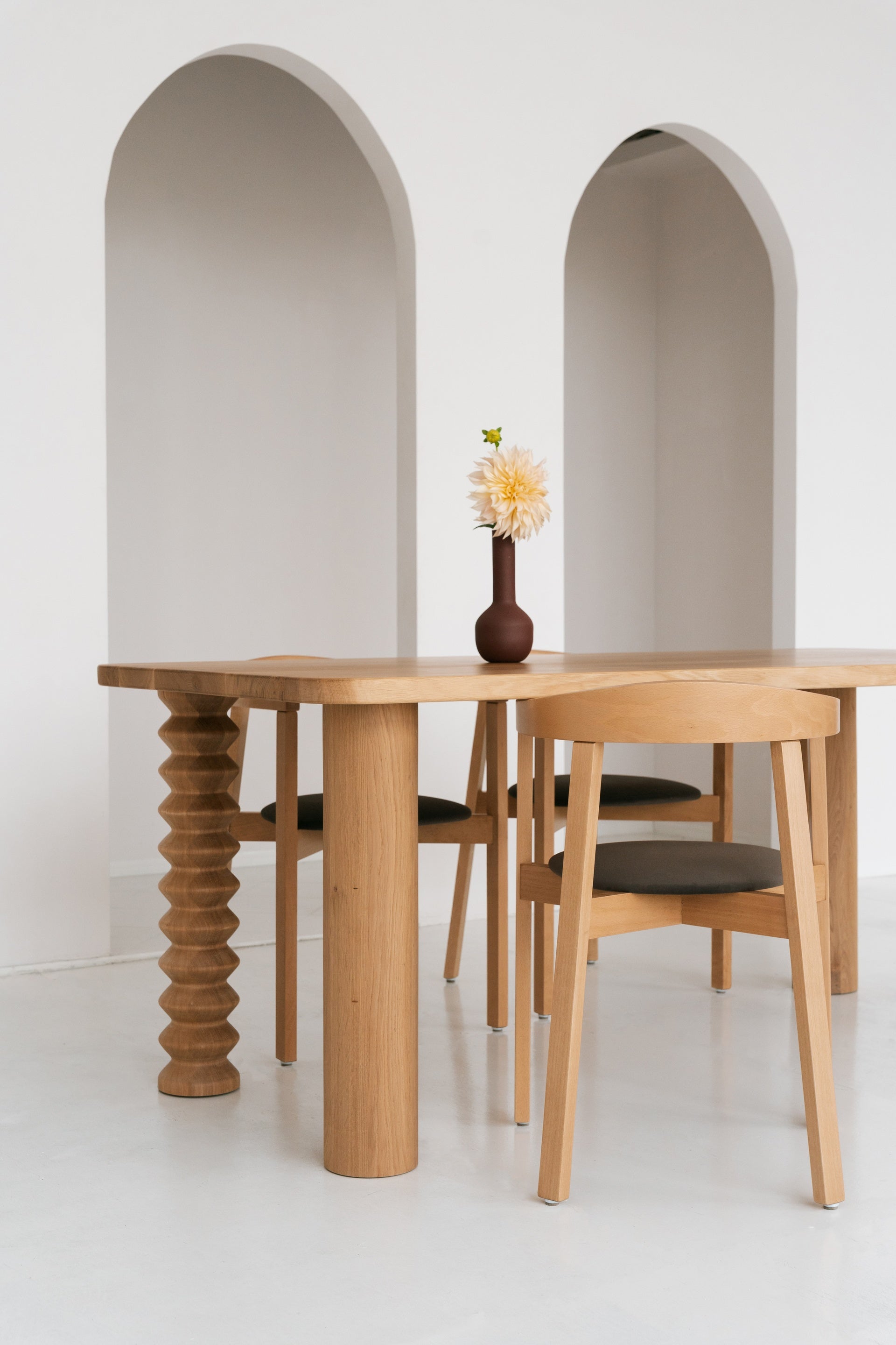 ARTA Oak Wood Table