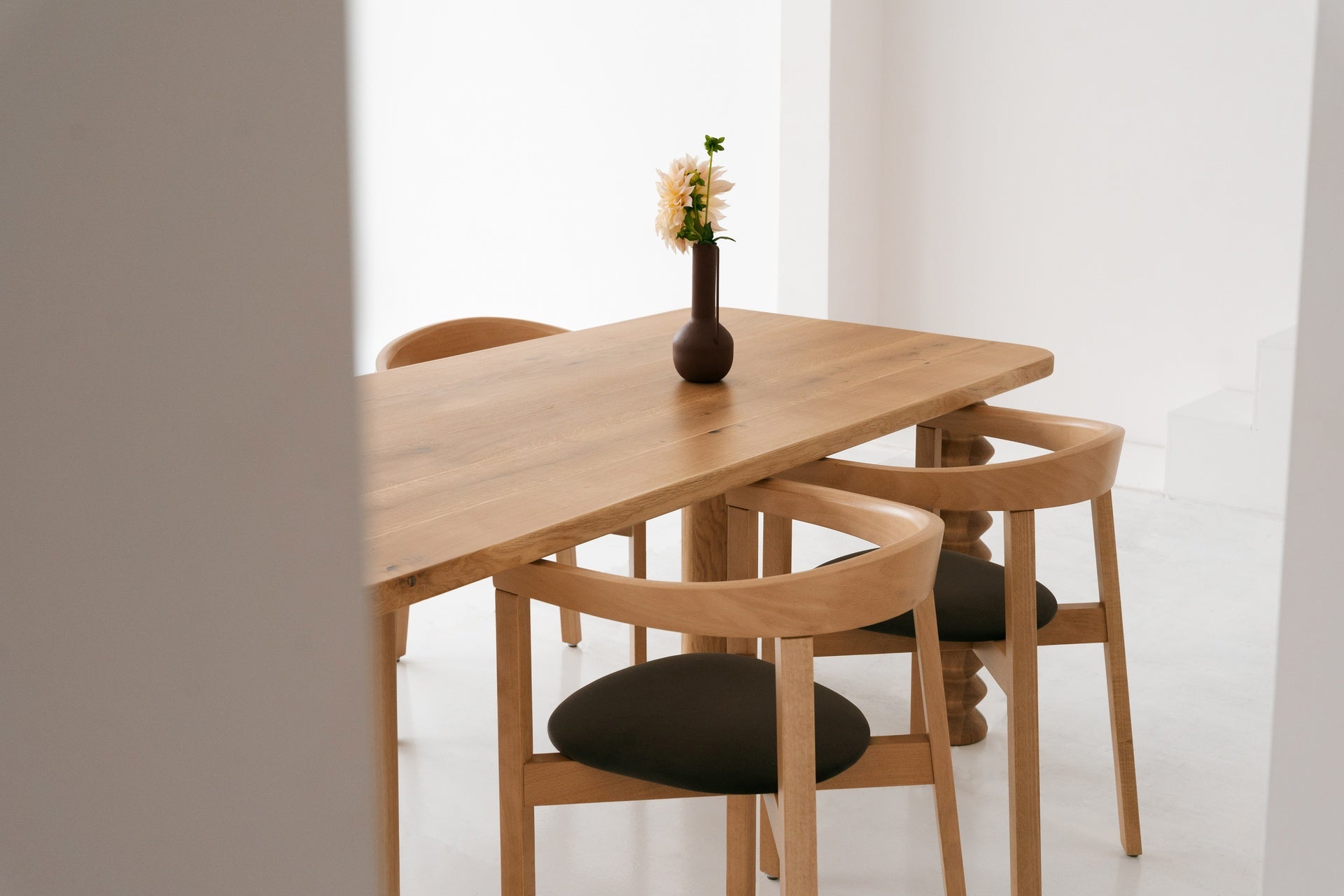 ARTA Oak Wood Table