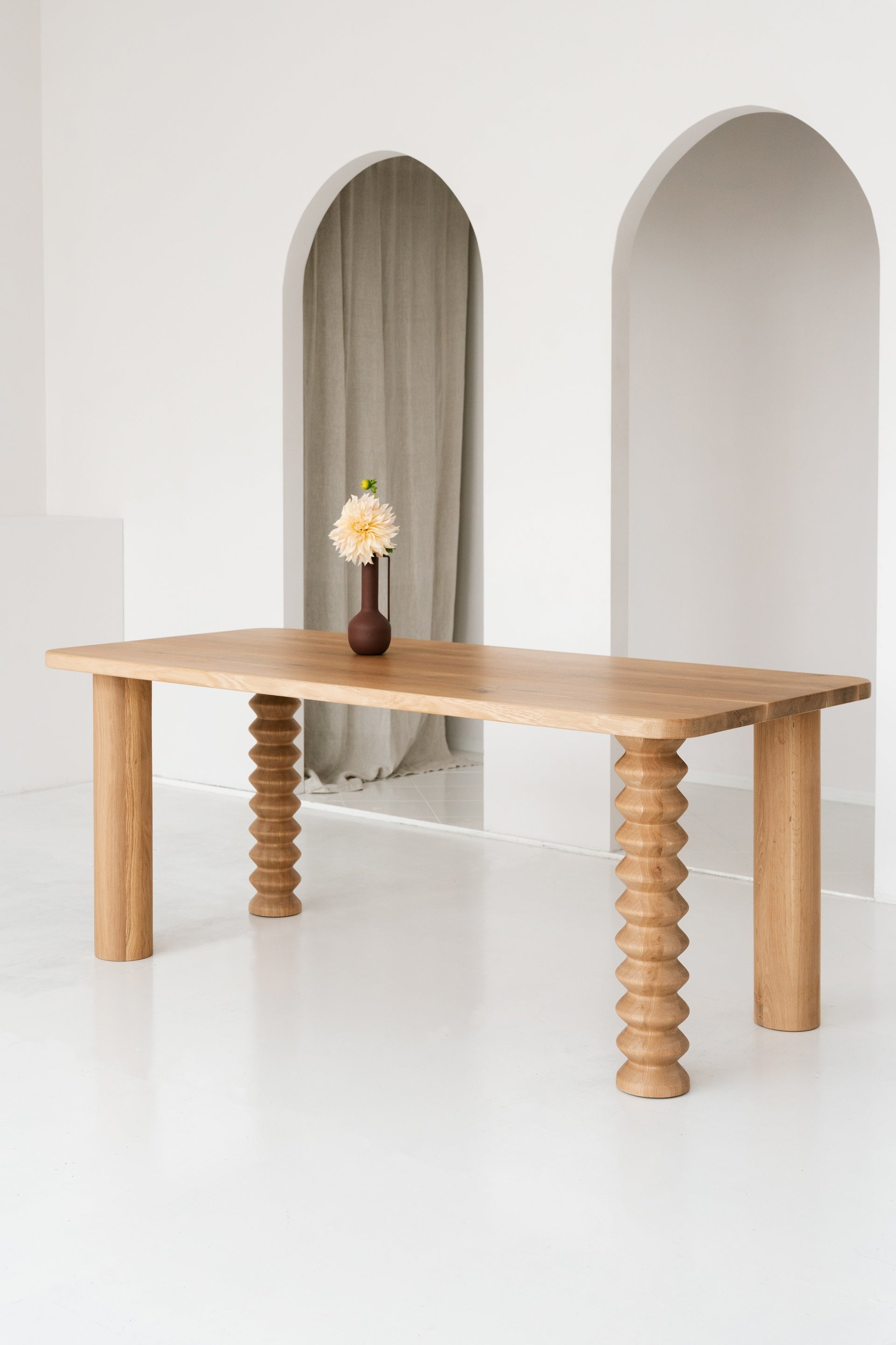 ARTA Oak Wood Table