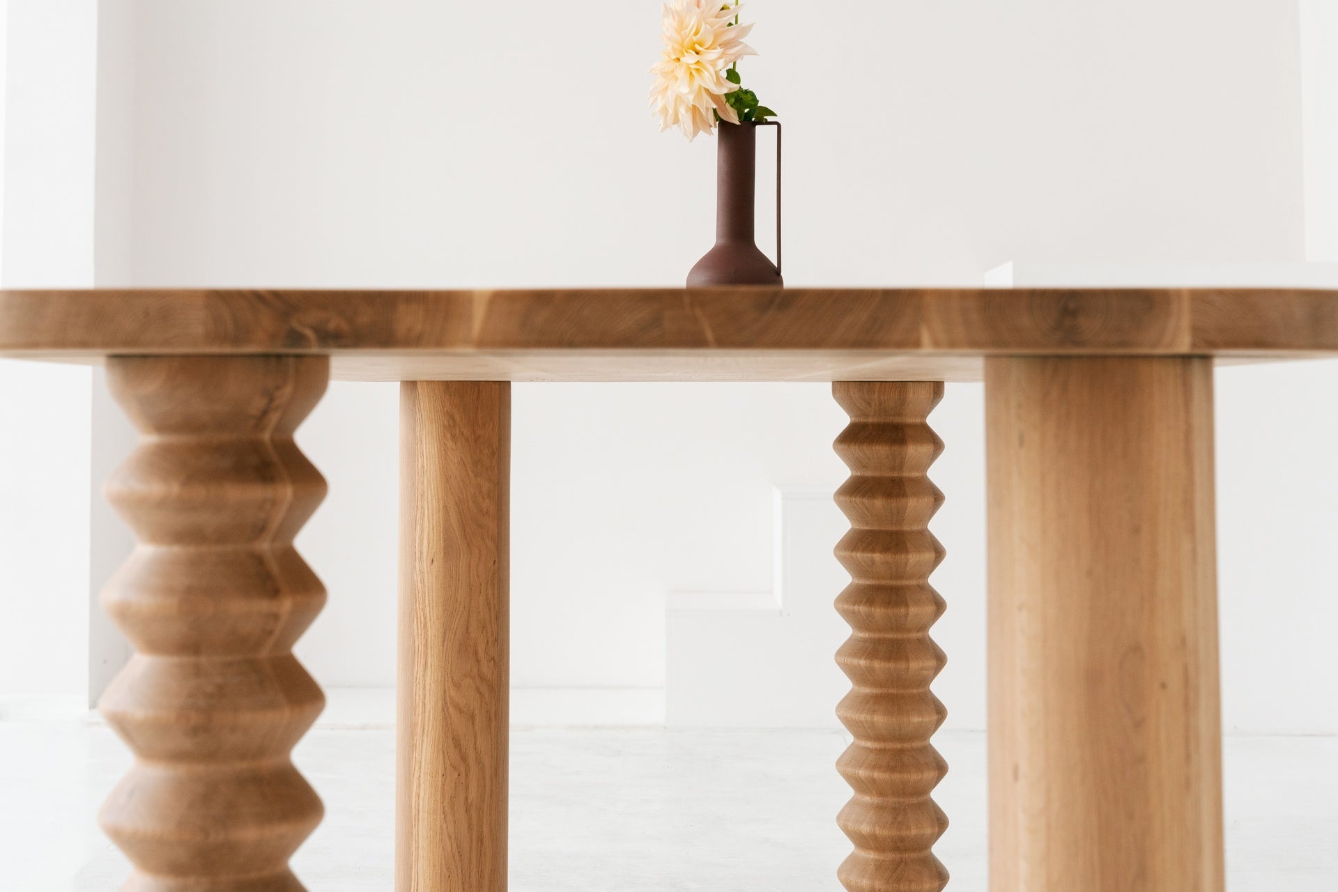ARTA Oak Wood Table